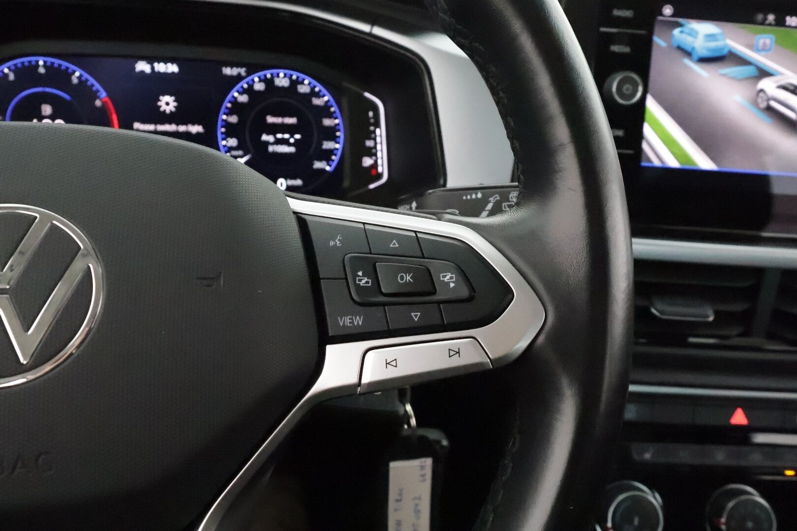 VOLKSWAGEN T-ROC 2022 Comfort Business 1,5 TSI EVO DSG ** Adapt.Vakkari / P.Tutkat / LED-valot / Koukku /  Kaistavahti / Apple&Android ** - Merkkihuollettu / 2x Renkaat