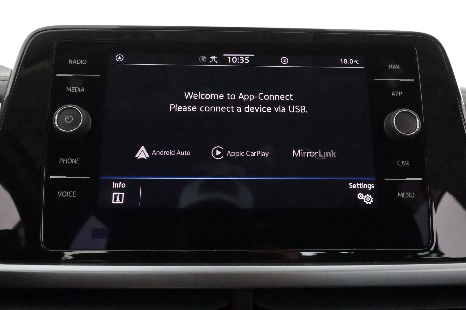 VOLKSWAGEN T-ROC 2022 Comfort Business 1,5 TSI EVO DSG ** Adapt.Vakkari / P.Tutkat / LED-valot / Koukku /  Kaistavahti / Apple&Android ** - Merkkihuollettu / 2x Renkaat