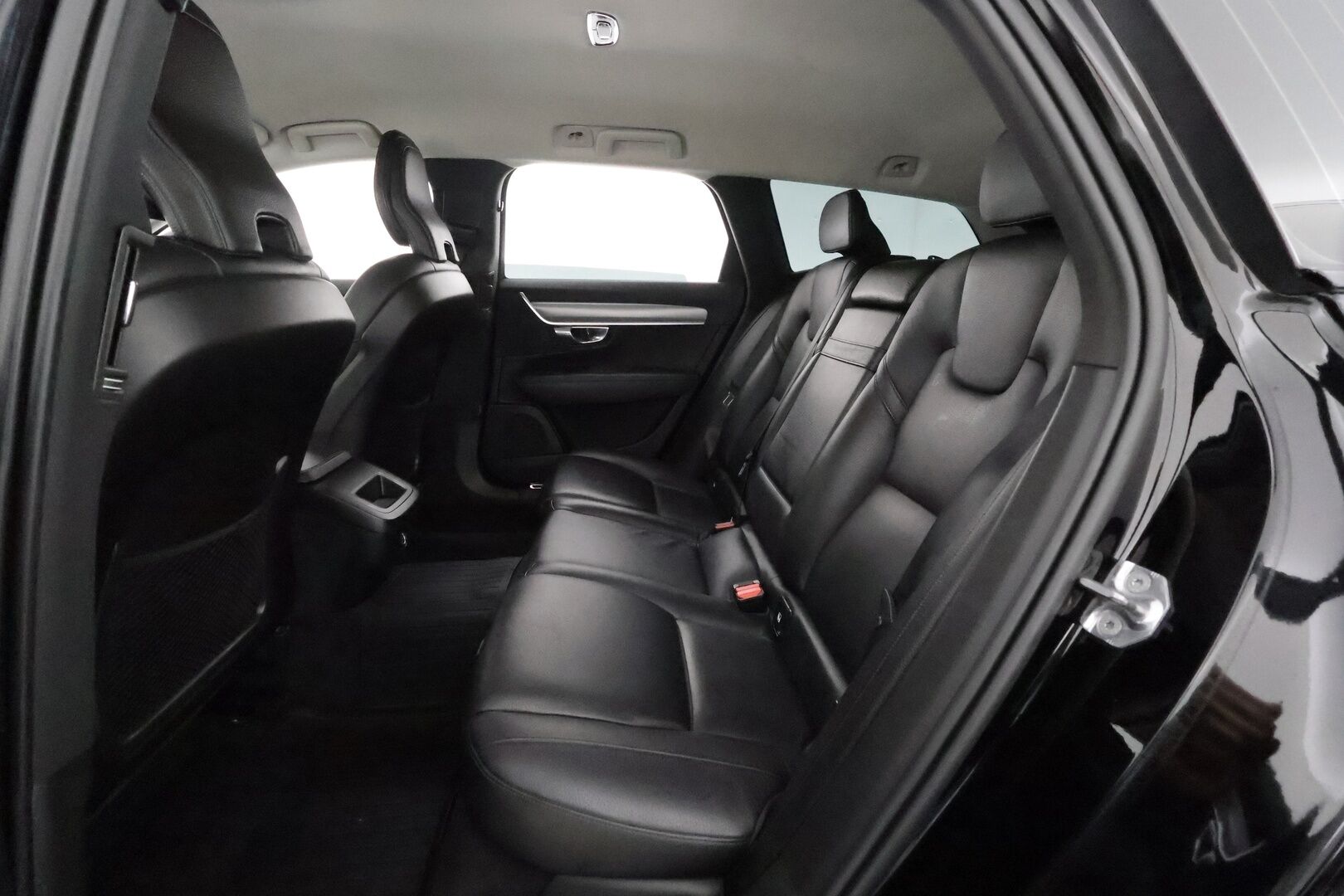 Volvo V90 2020 D4 Momentum aut. **Webasto / Adapt.Vakkari / P.Kamera / LED-valot / Nahkaverhoilu / Navi / Kaistavahti / KeylessGO** - Goodyear kesärenkaat / Jakopää tehty /  iso perheauto!
