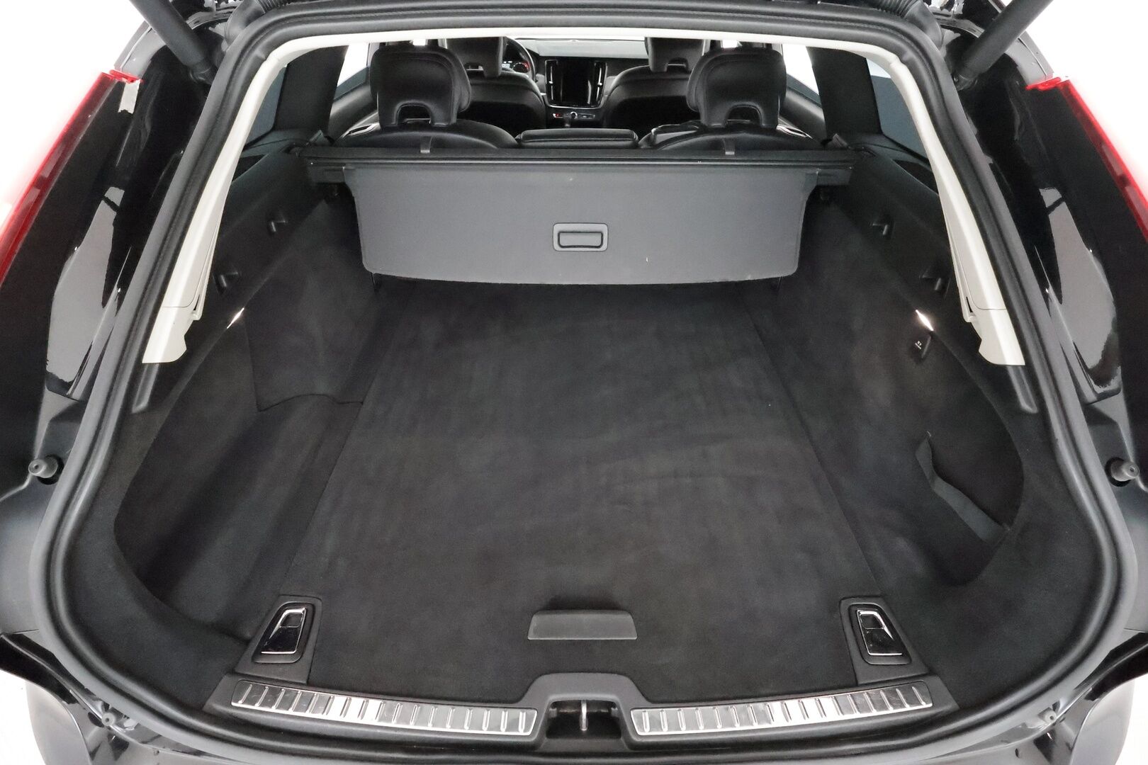 Volvo V90 2020 D4 Momentum aut. **Webasto / Adapt.Vakkari / P.Kamera / LED-valot / Nahkaverhoilu / Navi / Kaistavahti / KeylessGO** - Goodyear kesärenkaat / Jakopää tehty /  iso perheauto!