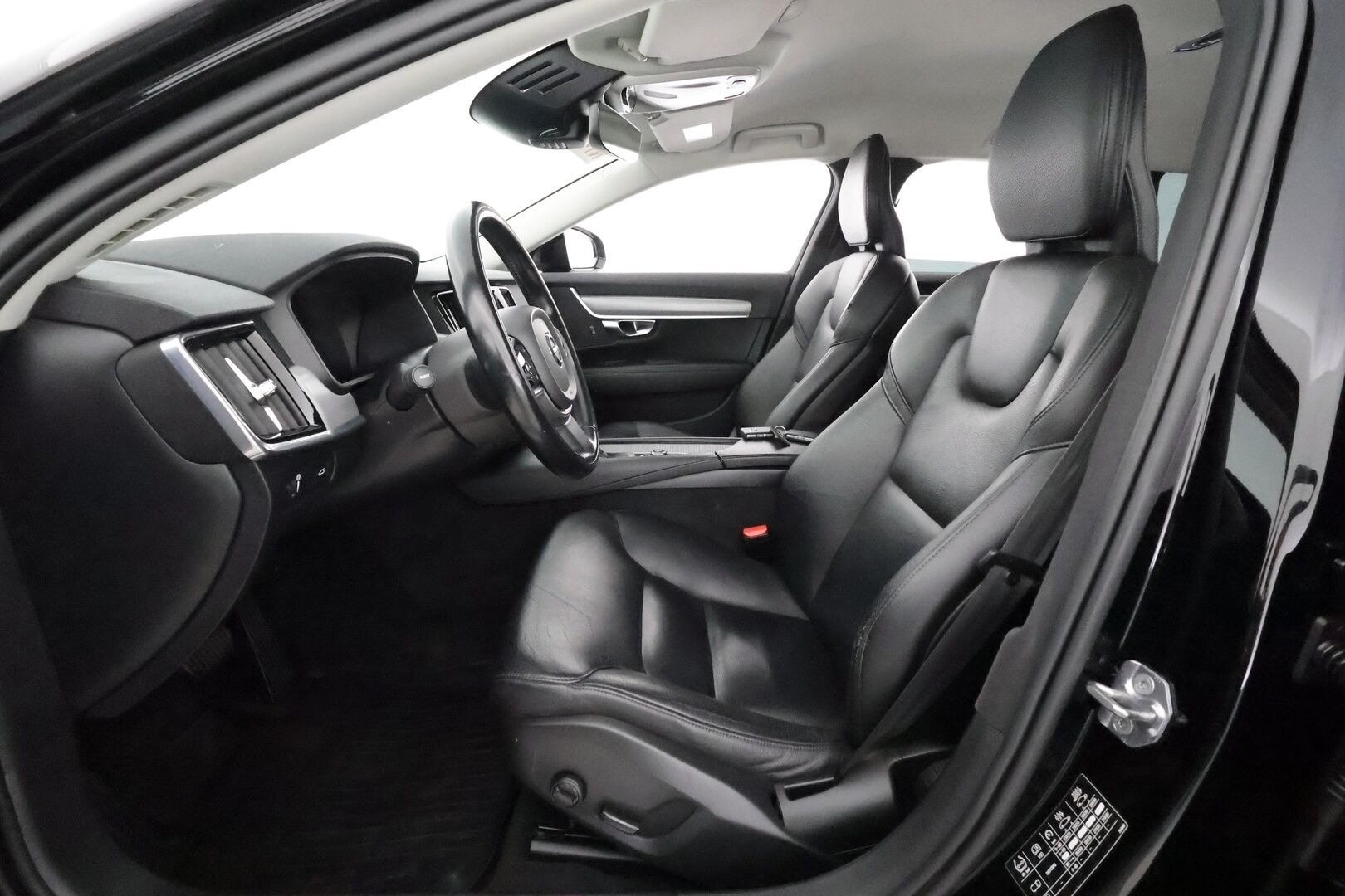 Volvo V90 2020 D4 Momentum aut. **Webasto / Adapt.Vakkari / P.Kamera / LED-valot / Nahkaverhoilu / Navi / Kaistavahti / KeylessGO** - Goodyear kesärenkaat / Jakopää tehty /  iso perheauto!