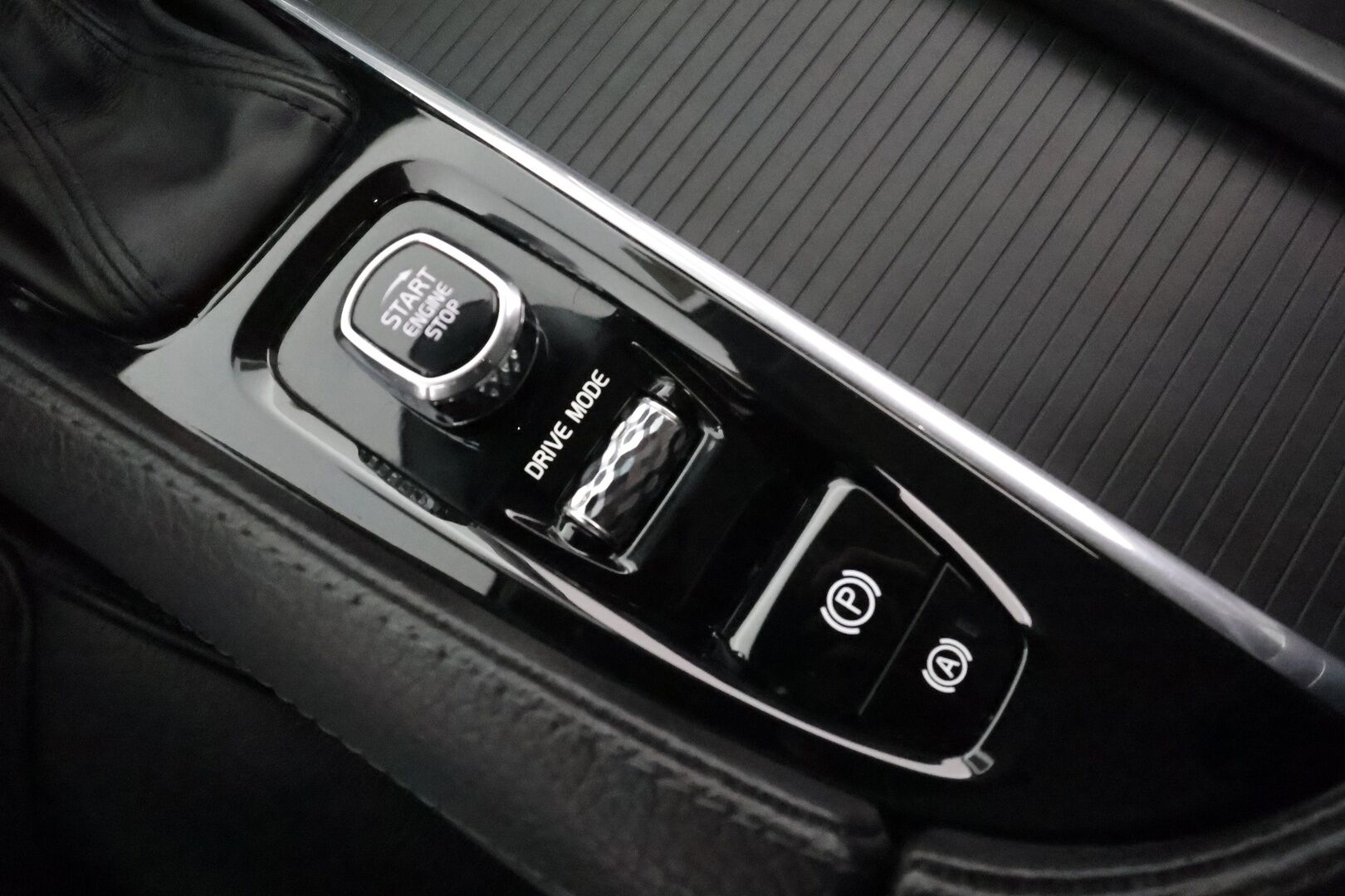 Volvo V90 2020 D4 Momentum aut. **Webasto / Adapt.Vakkari / P.Kamera / LED-valot / Nahkaverhoilu / Navi / Kaistavahti / KeylessGO** - Goodyear kesärenkaat / Jakopää tehty /  iso perheauto!