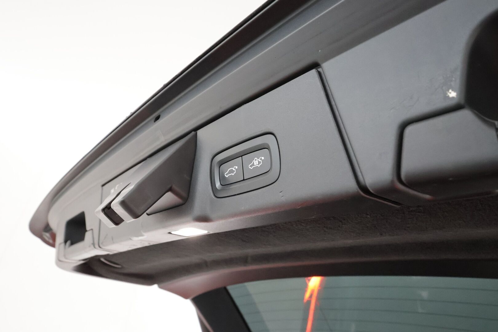 Volvo V90 2020 D4 Momentum aut. **Webasto / Adapt.Vakkari / P.Kamera / LED-valot / Nahkaverhoilu / Navi / Kaistavahti / KeylessGO** - Goodyear kesärenkaat / Jakopää tehty /  iso perheauto!