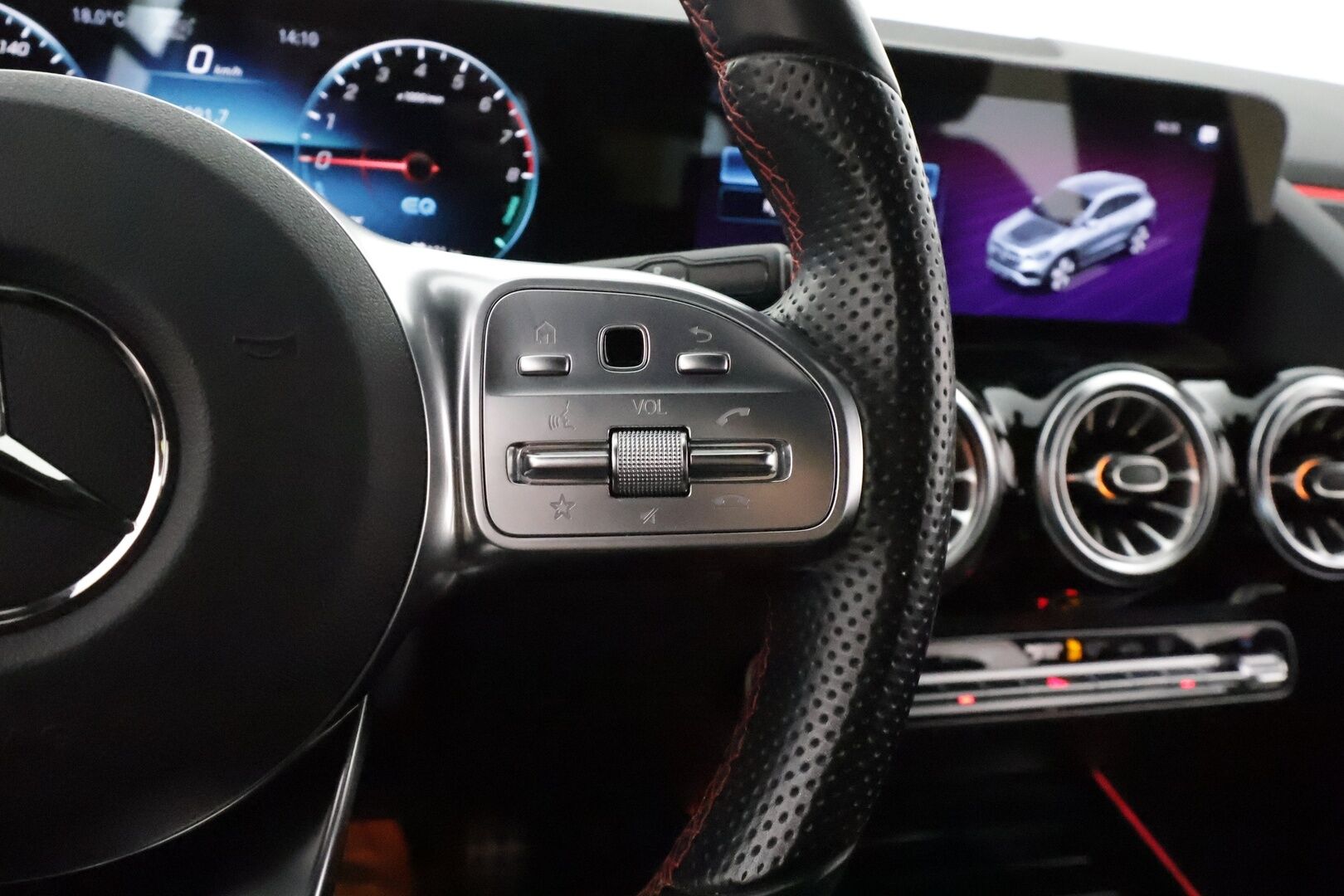 MERCEDES-BENZ GLA 2022 250 e A Business EQ Power AMG ** Widescreen / Adapt.Vakkari / P.kamera / Multibeam-LED / Sporttipenkki / Navi ** - 3,99 % KORKOTARJOUS TÄHÄN AUTOON - Akku Kuntotarkistettu!