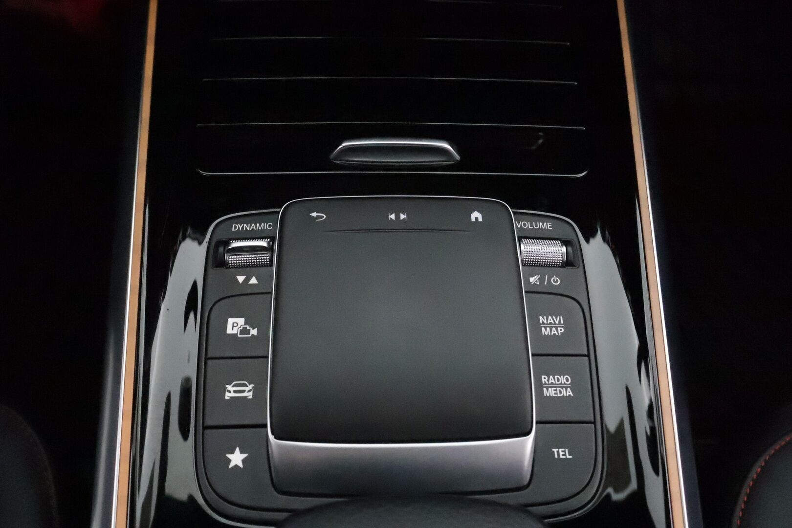MERCEDES-BENZ GLA 2022 250 e A Business EQ Power AMG ** Widescreen / Adapt.Vakkari / P.kamera / Multibeam-LED / Sporttipenkki / Navi ** - 3,99 % KORKOTARJOUS TÄHÄN AUTOON - Akku Kuntotarkistettu!