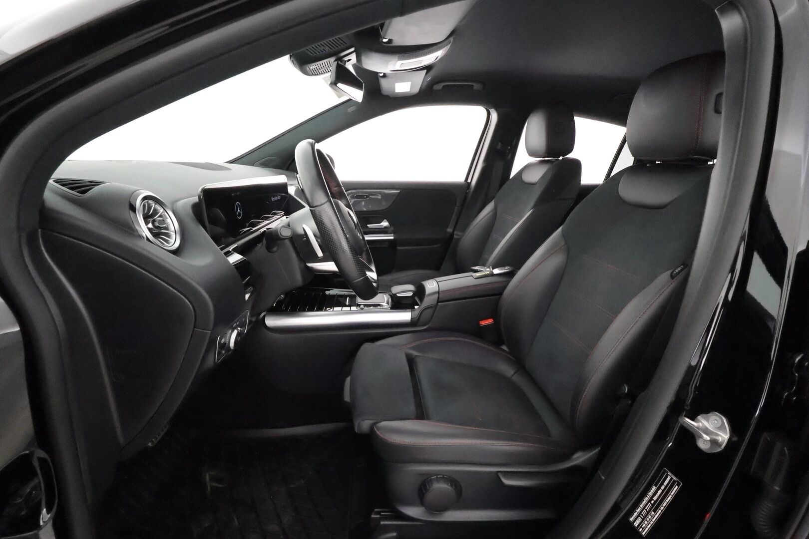 MERCEDES-BENZ GLA 2022 250 e A Business EQ Power AMG ** Widescreen / Adapt.Vakkari / P.kamera / Multibeam-LED / Sporttipenkki / Navi ** - 3,99 % KORKOTARJOUS TÄHÄN AUTOON - Akku Kuntotarkistettu!