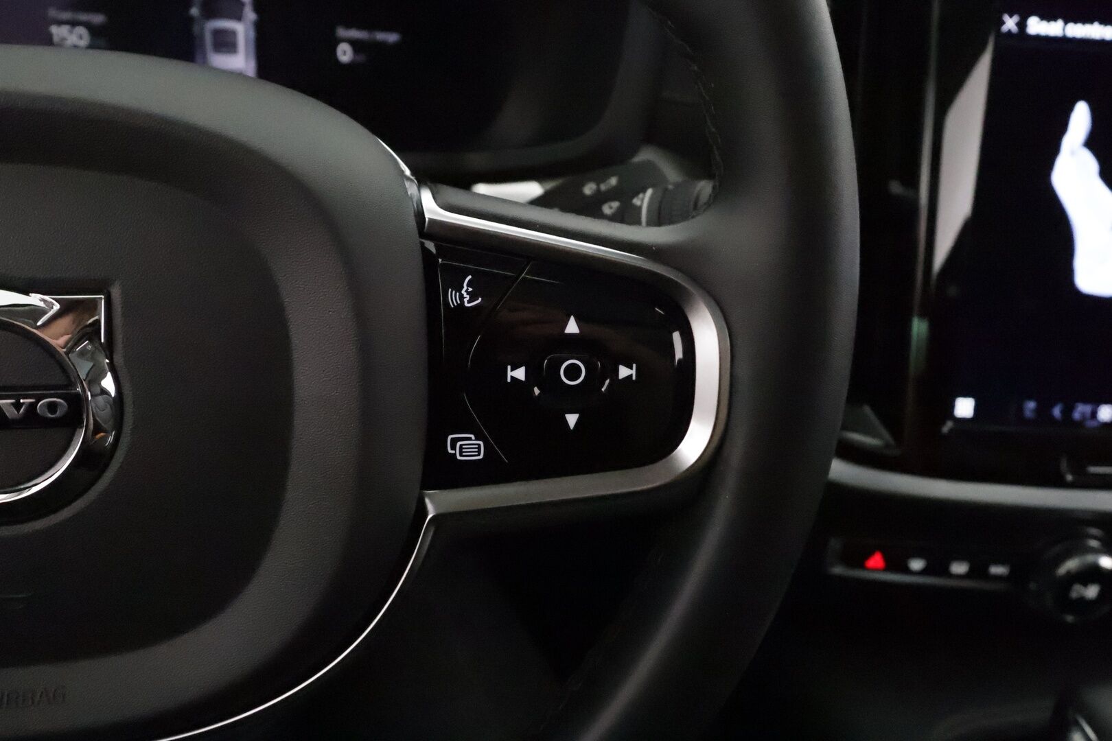 Volvo S60 2023 T8 AWD Long Range High Performance Ultimate Dark aut **Bowers&Wilkins / Kattoluukku / 360° / Muistipenkit** - Akku kuntotarkistettu / HUD / Koukku / Sporttinahat / Full LED / Facelift / Merkkihuollettu / Kahdet renkaat aluvanteilla / Erittäin hieno!