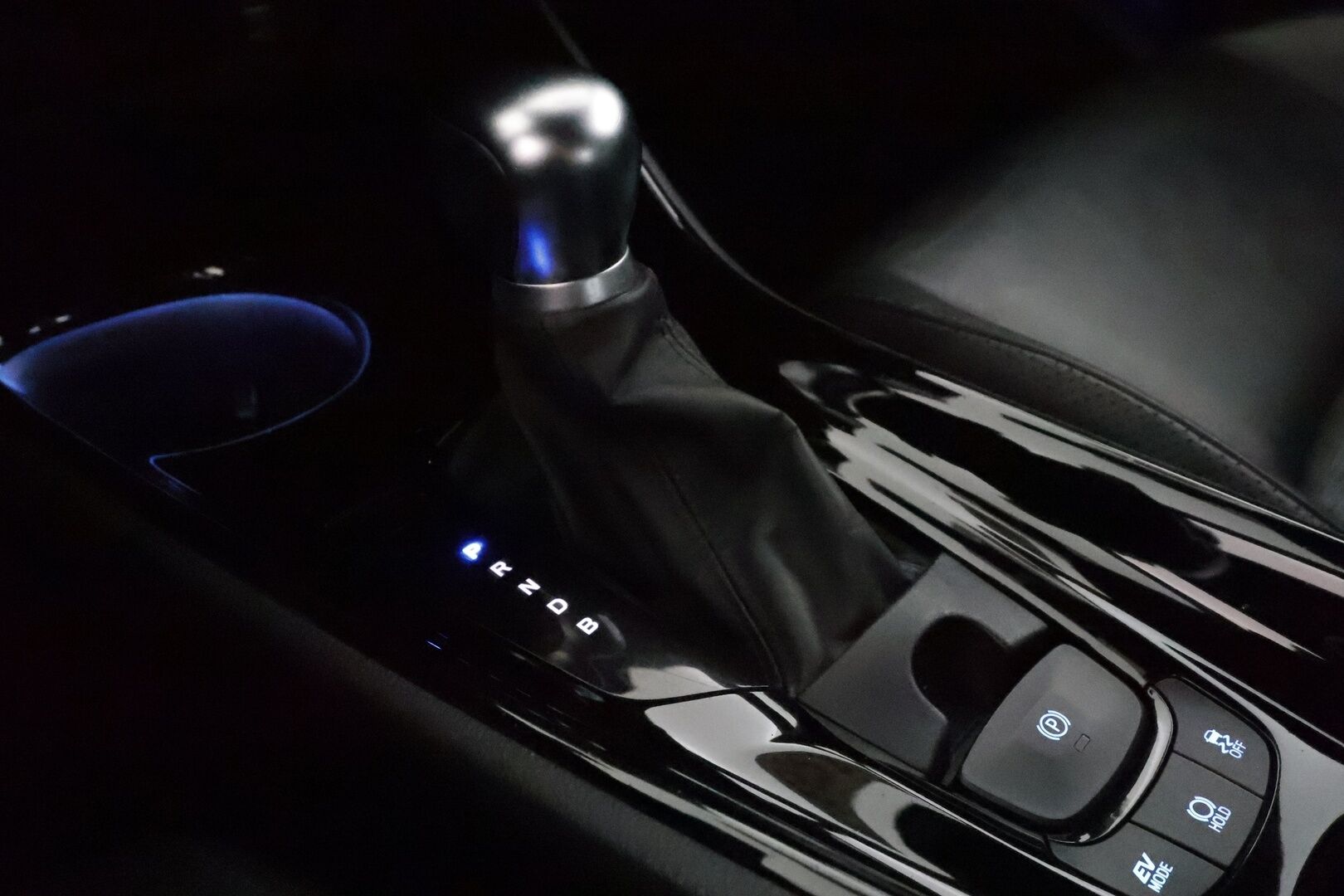 TOYOTA C-HR 2020 1.8 Hybrid Active Edition **JBL / Adapt.Vakkari / Bi-LED / P.Kamera / Kaistavahti / Nahkaverhoilu / KeylessGO** - Merkkihuollettu!
