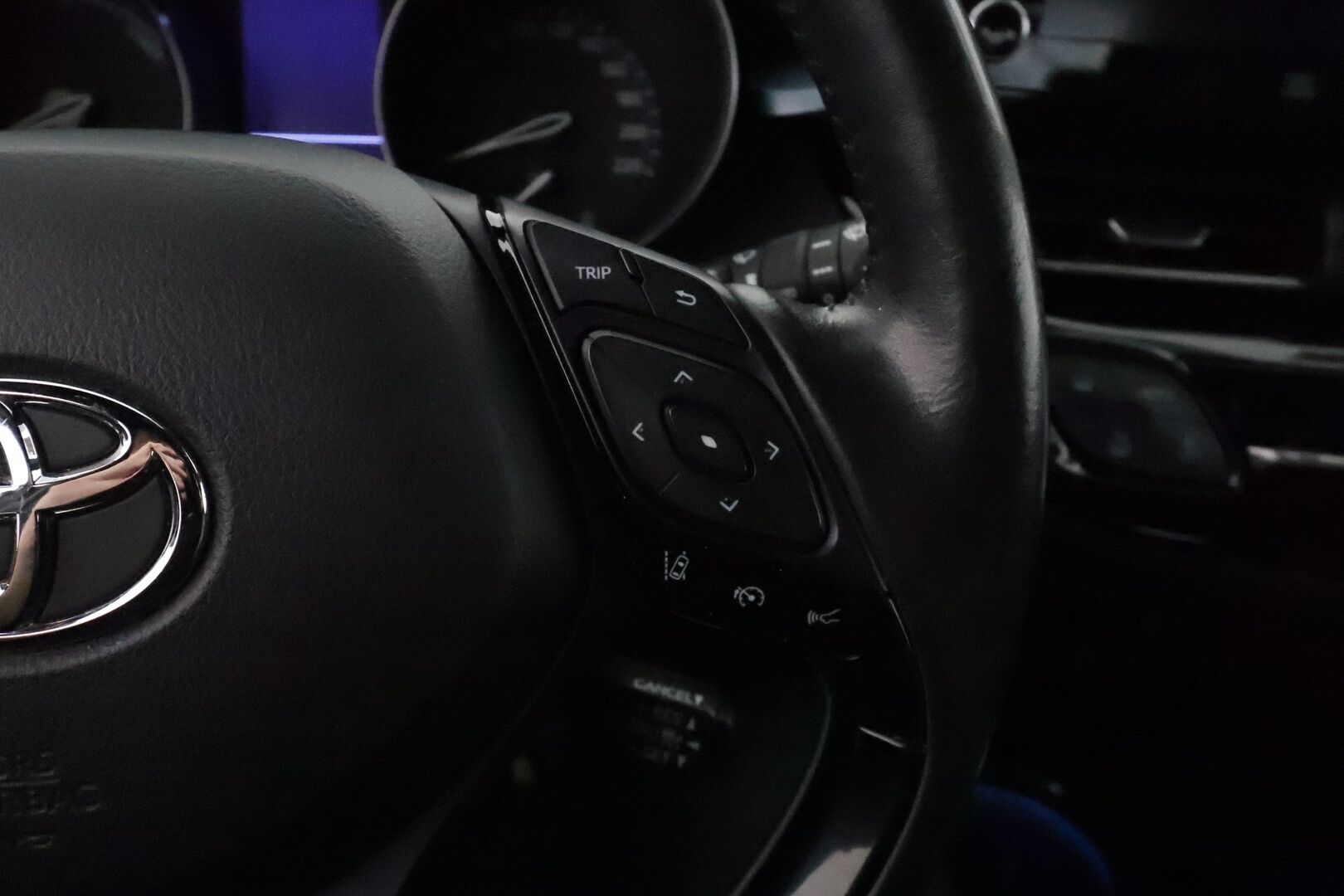 TOYOTA C-HR 2020 1.8 Hybrid Active Edition **JBL / Adapt.Vakkari / Bi-LED / P.Kamera / Kaistavahti / Nahkaverhoilu / KeylessGO** - Merkkihuollettu!