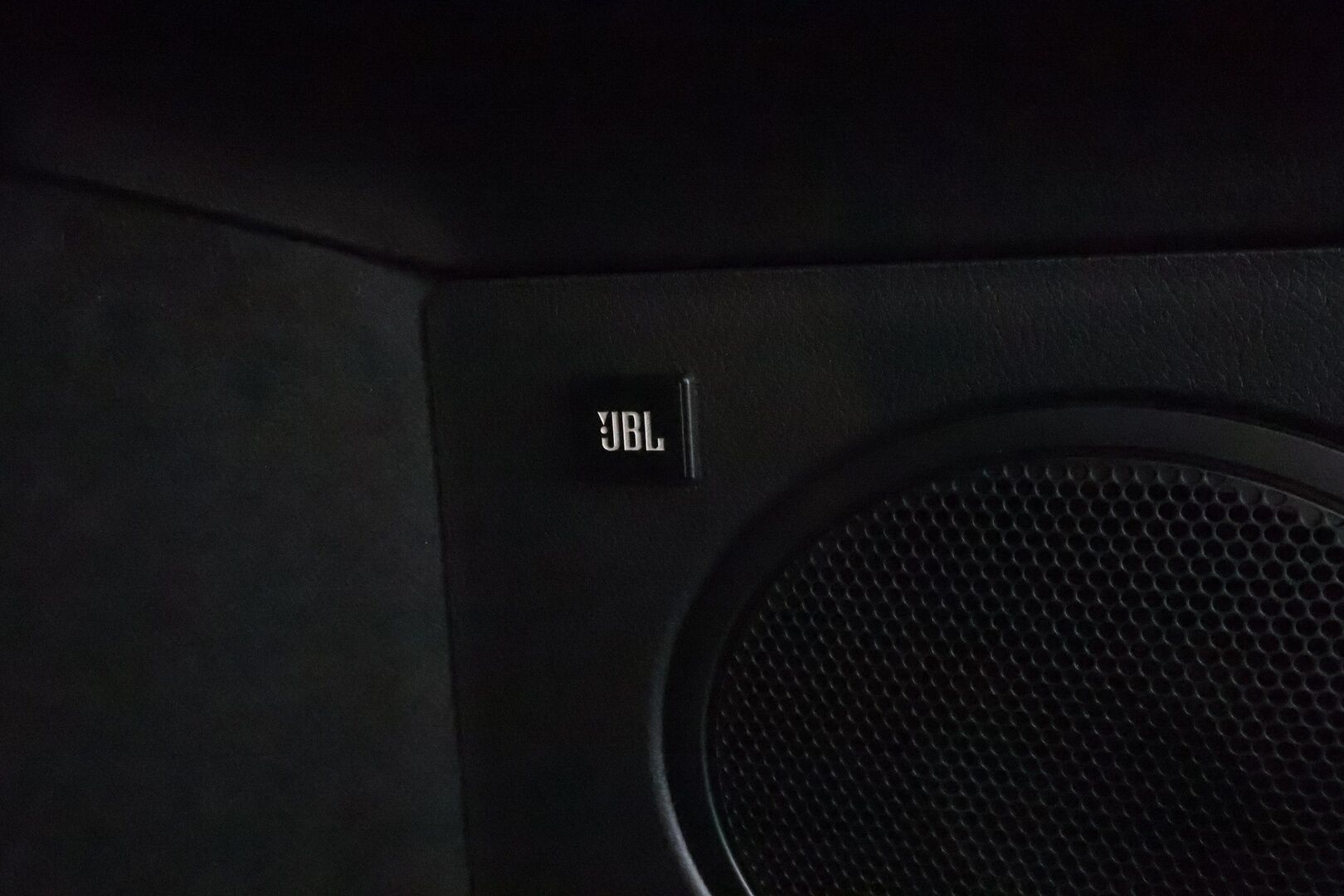 TOYOTA C-HR 2020 1.8 Hybrid Active Edition **JBL / Adapt.Vakkari / Bi-LED / P.Kamera / Kaistavahti / Nahkaverhoilu / KeylessGO** - Merkkihuollettu!