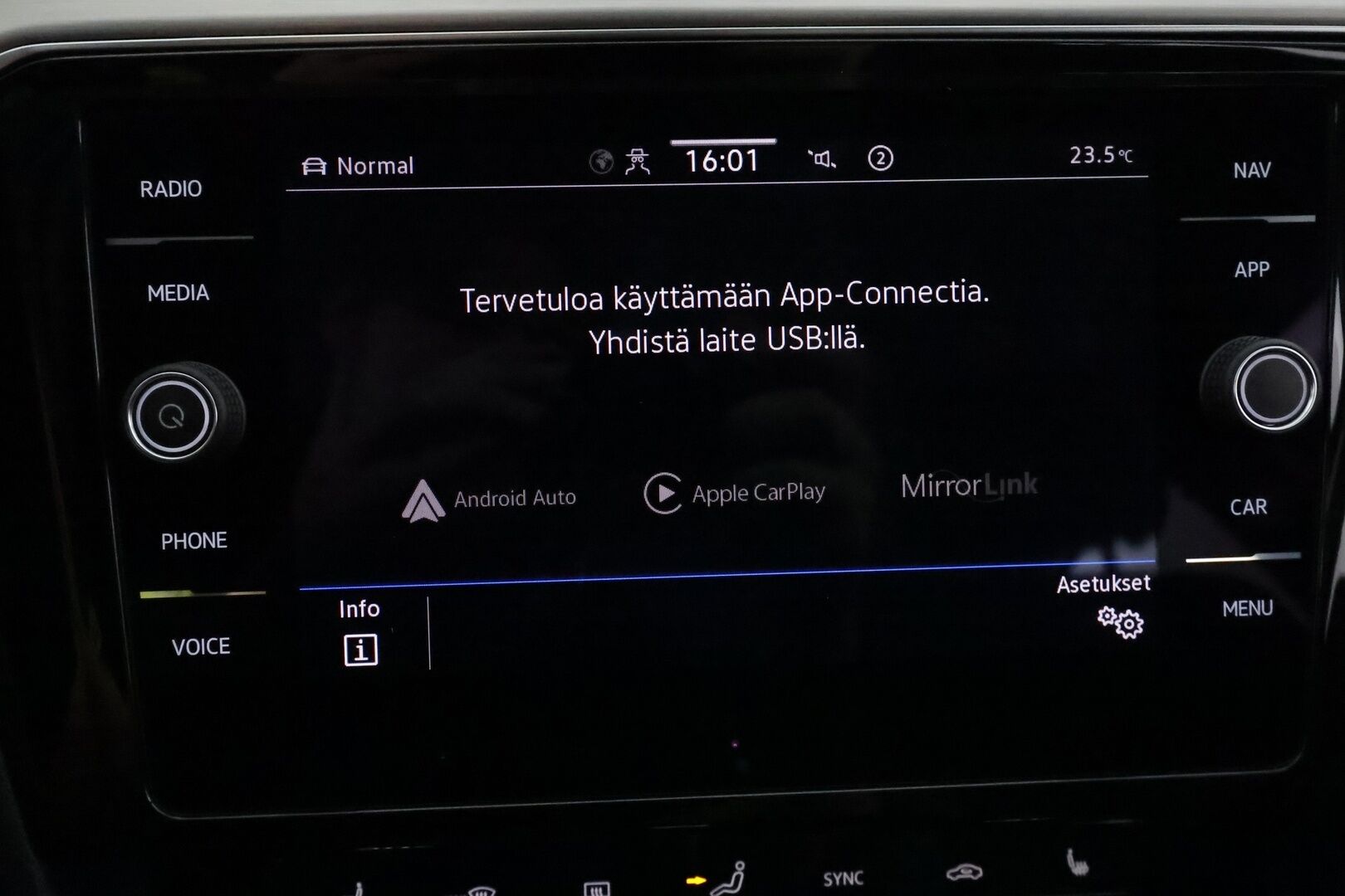 VOLKSWAGEN PASSAT 2021 Variant Alltrack 2,0 TDI SCR 147 kW 4MOTION DSG **Webasto / Koukku / Adapt.Vakkari / Matrix-LED / P.kamera / Navi** - 3,99 % KORKOTARJOUS TÄHÄN AUTOON - Merkkihuollettu!