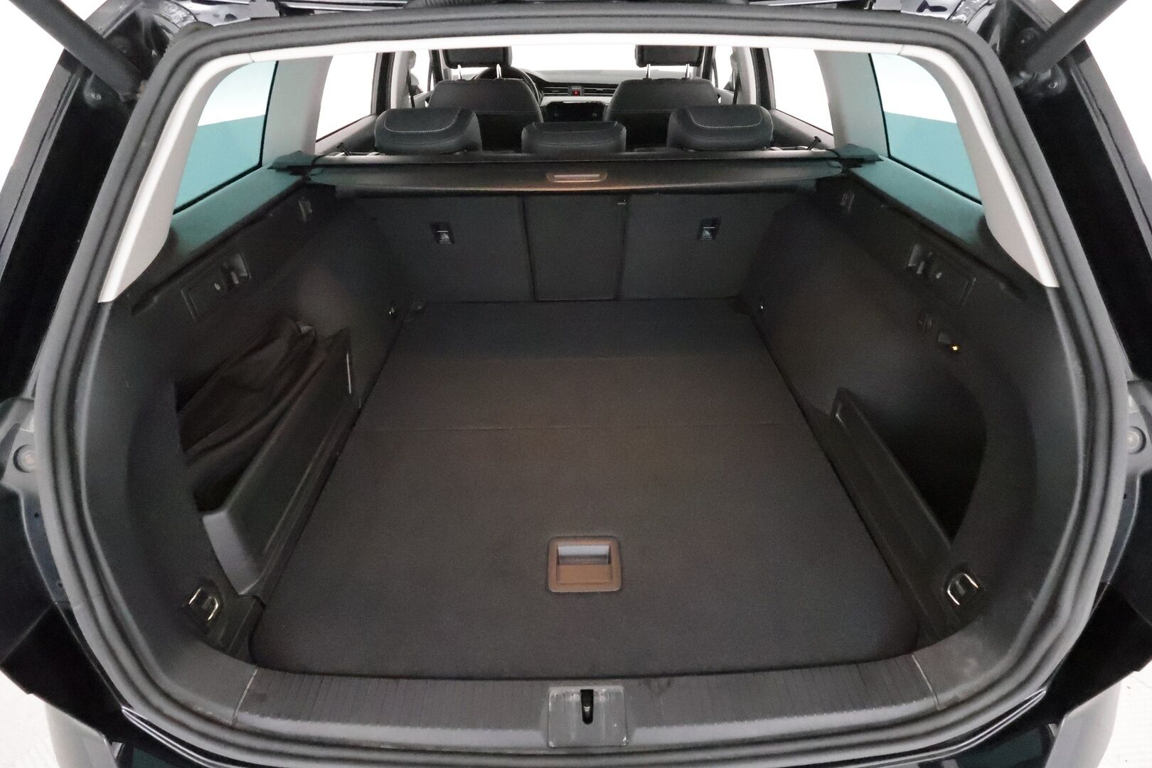 VOLKSWAGEN PASSAT 2021 Variant Alltrack 2,0 TDI SCR 147 kW 4MOTION DSG **Webasto / Koukku / Adapt.Vakkari / Matrix-LED / P.kamera / Navi** - 3,99 % KORKOTARJOUS TÄHÄN AUTOON - Merkkihuollettu!