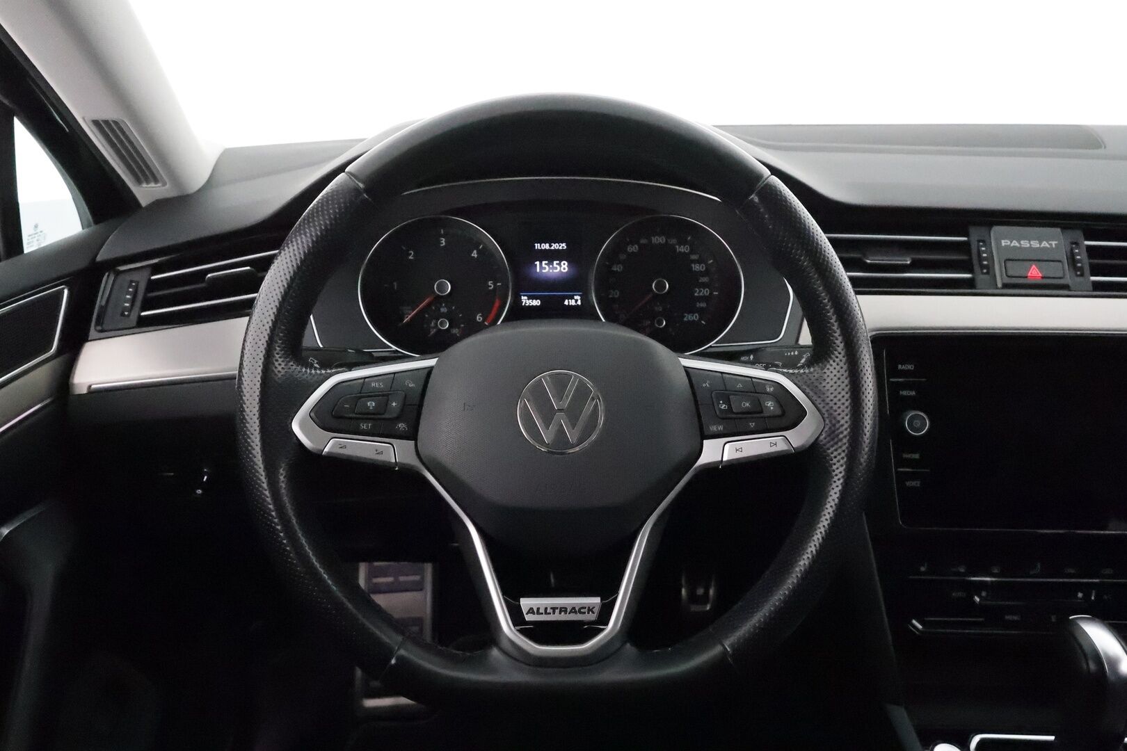 VOLKSWAGEN PASSAT 2021 Variant Alltrack 2,0 TDI SCR 147 kW 4MOTION DSG **Webasto / Koukku / Adapt.Vakkari / Matrix-LED / P.kamera / Navi** - 3,99 % KORKOTARJOUS TÄHÄN AUTOON - Merkkihuollettu!