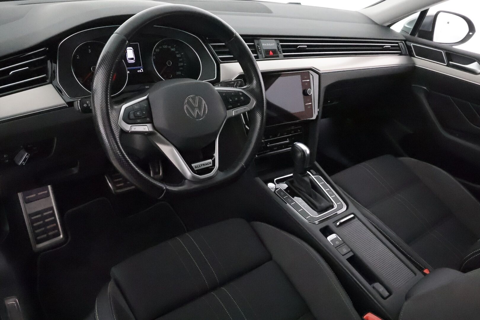 VOLKSWAGEN PASSAT 2021 Variant Alltrack 2,0 TDI SCR 147 kW 4MOTION DSG **Webasto / Koukku / Adapt.Vakkari / Matrix-LED / P.kamera / Navi** - 3,99 % KORKOTARJOUS TÄHÄN AUTOON - Merkkihuollettu!