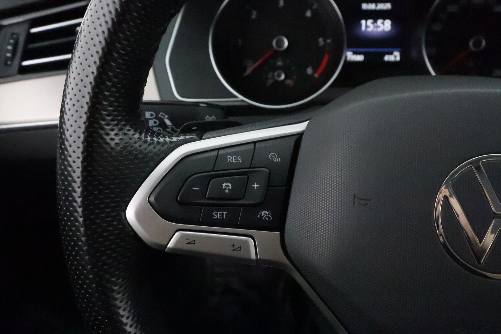 VOLKSWAGEN PASSAT 2021 Variant Alltrack 2,0 TDI SCR 147 kW 4MOTION DSG **Webasto / Koukku / Adapt.Vakkari / Matrix-LED / P.kamera / Navi** - 3,99 % KORKOTARJOUS TÄHÄN AUTOON - Merkkihuollettu!