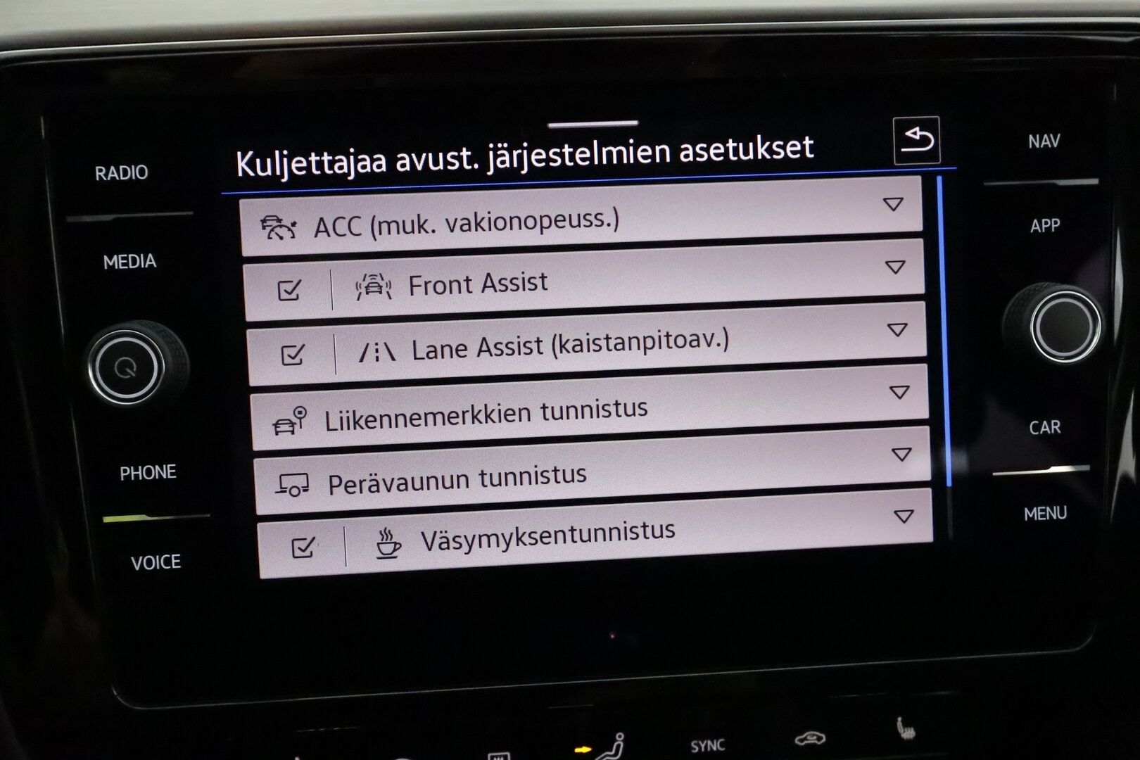 VOLKSWAGEN PASSAT 2021 Variant Alltrack 2,0 TDI SCR 147 kW 4MOTION DSG **Webasto / Koukku / Adapt.Vakkari / Matrix-LED / P.kamera / Navi** - 3,99 % KORKOTARJOUS TÄHÄN AUTOON - Merkkihuollettu!