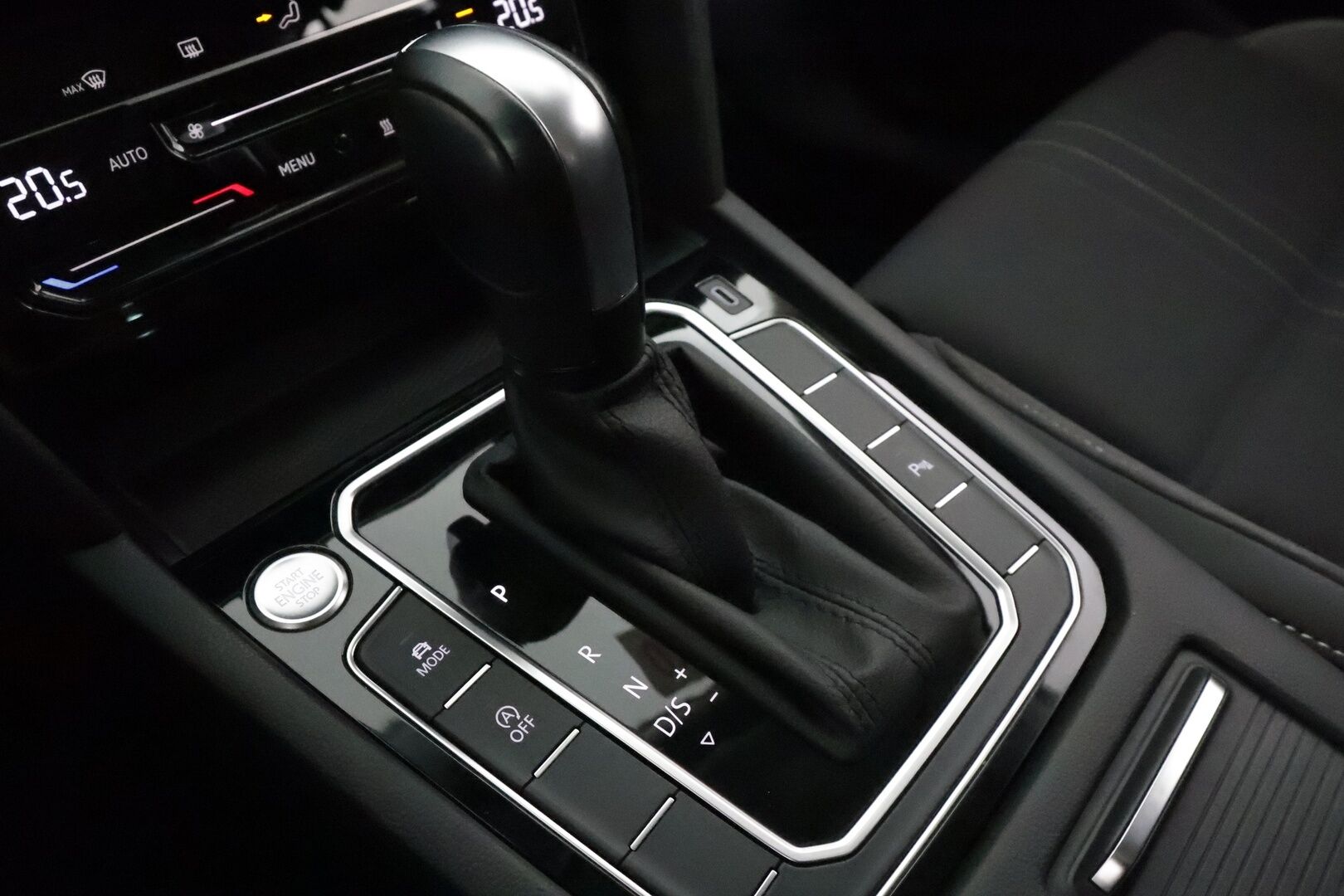 VOLKSWAGEN PASSAT 2021 Variant Alltrack 2,0 TDI SCR 147 kW 4MOTION DSG **Webasto / Koukku / Adapt.Vakkari / Matrix-LED / P.kamera / Navi** - 3,99 % KORKOTARJOUS TÄHÄN AUTOON - Merkkihuollettu!