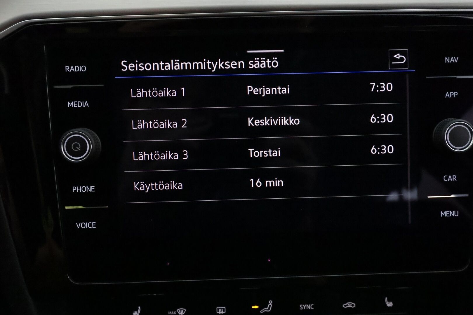 VOLKSWAGEN PASSAT 2021 Variant Alltrack 2,0 TDI SCR 147 kW 4MOTION DSG **Webasto / Koukku / Adapt.Vakkari / Matrix-LED / P.kamera / Navi** - 3,99 % KORKOTARJOUS TÄHÄN AUTOON - Merkkihuollettu!