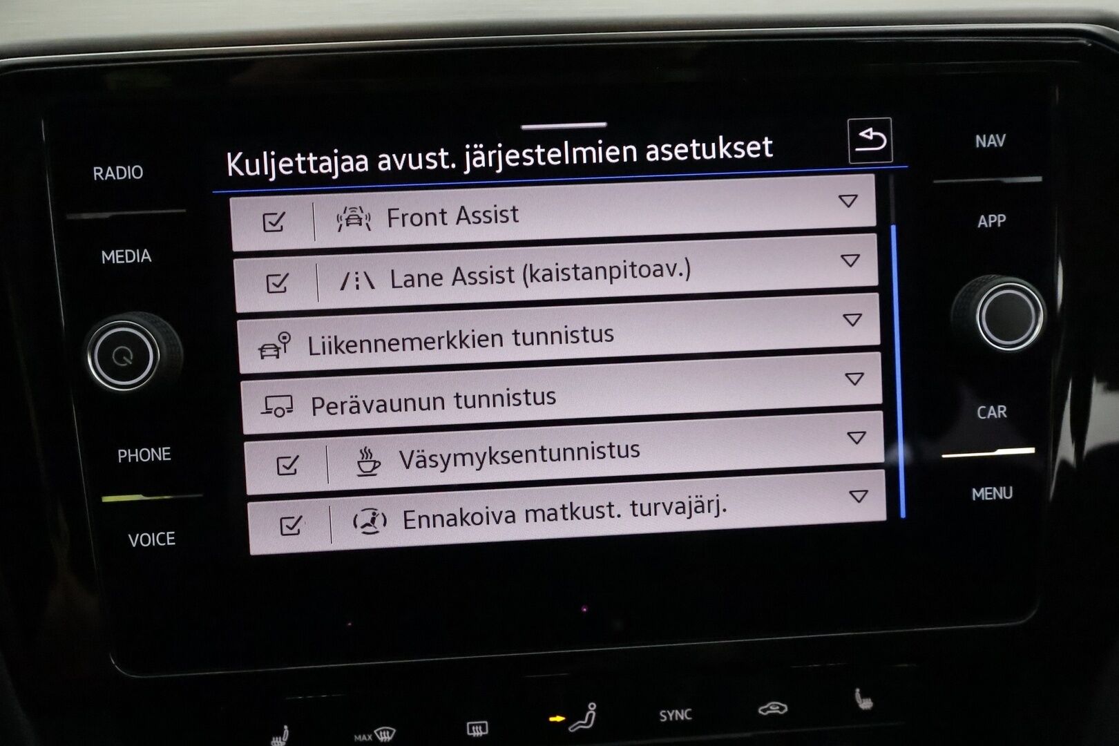 VOLKSWAGEN PASSAT 2021 Variant Alltrack 2,0 TDI SCR 147 kW 4MOTION DSG **Webasto / Koukku / Adapt.Vakkari / Matrix-LED / P.kamera / Navi** - 3,99 % KORKOTARJOUS TÄHÄN AUTOON - Merkkihuollettu!