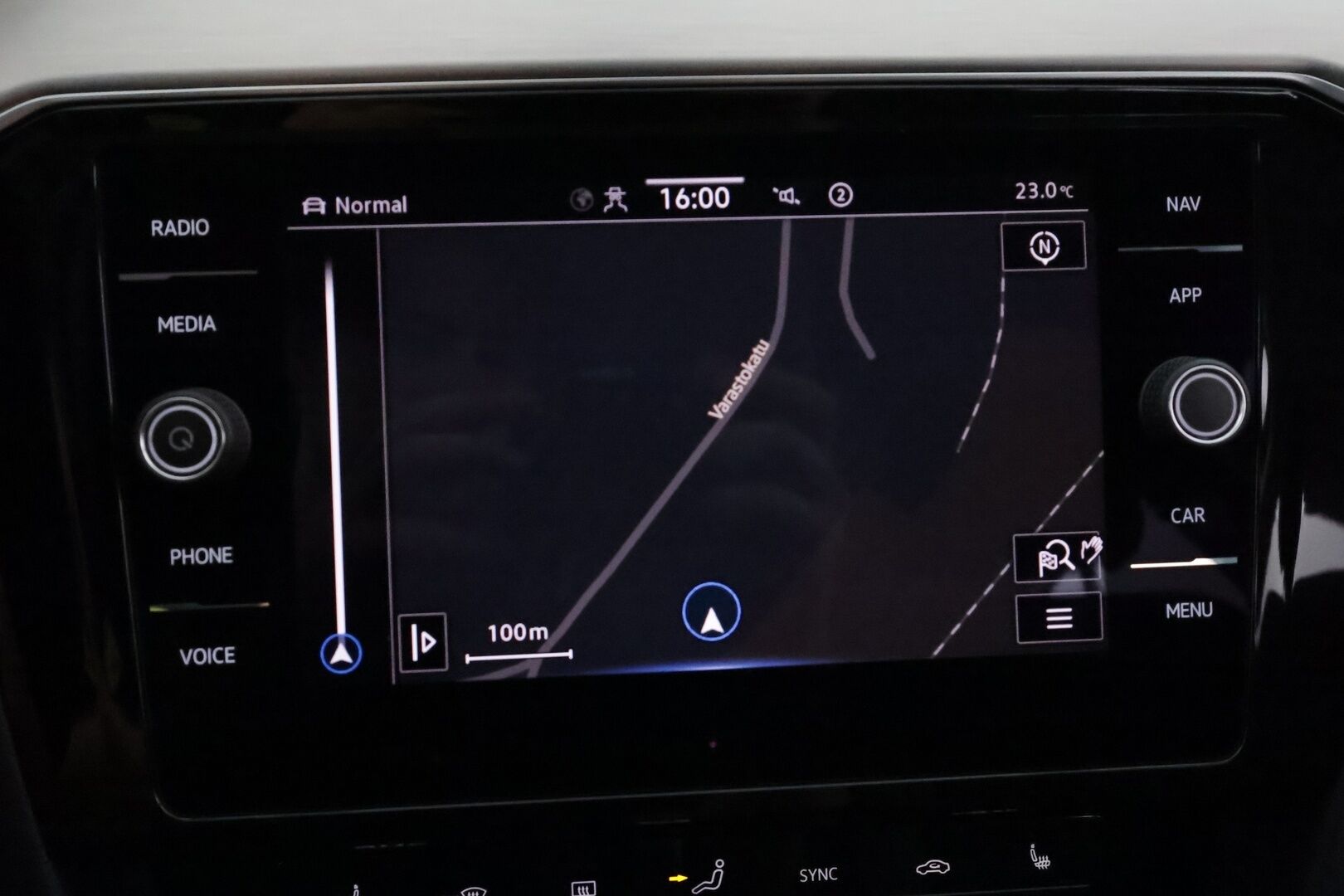 VOLKSWAGEN PASSAT 2021 Variant Alltrack 2,0 TDI SCR 147 kW 4MOTION DSG **Webasto / Koukku / Adapt.Vakkari / Matrix-LED / P.kamera / Navi** - 3,99 % KORKOTARJOUS TÄHÄN AUTOON - Merkkihuollettu!