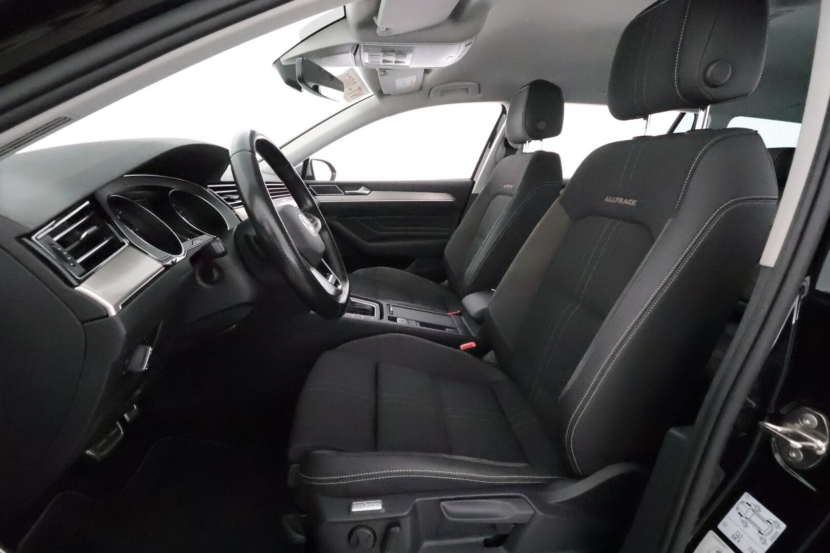 VOLKSWAGEN PASSAT 2021 Variant Alltrack 2,0 TDI SCR 147 kW 4MOTION DSG **Webasto / Koukku / Adapt.Vakkari / Matrix-LED / P.kamera / Navi** - 3,99 % KORKOTARJOUS TÄHÄN AUTOON - Merkkihuollettu!