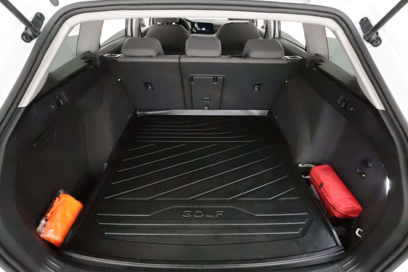 VOLKSWAGEN GOLF 2022 Variant Alltrack 2,0 TSI 140 kW 4MOTION DSG **Webasto / Koukku / Adapt.Vakkari / LED-valot / P.Kamera / Kaistavahti** - Kahdet Renkaat