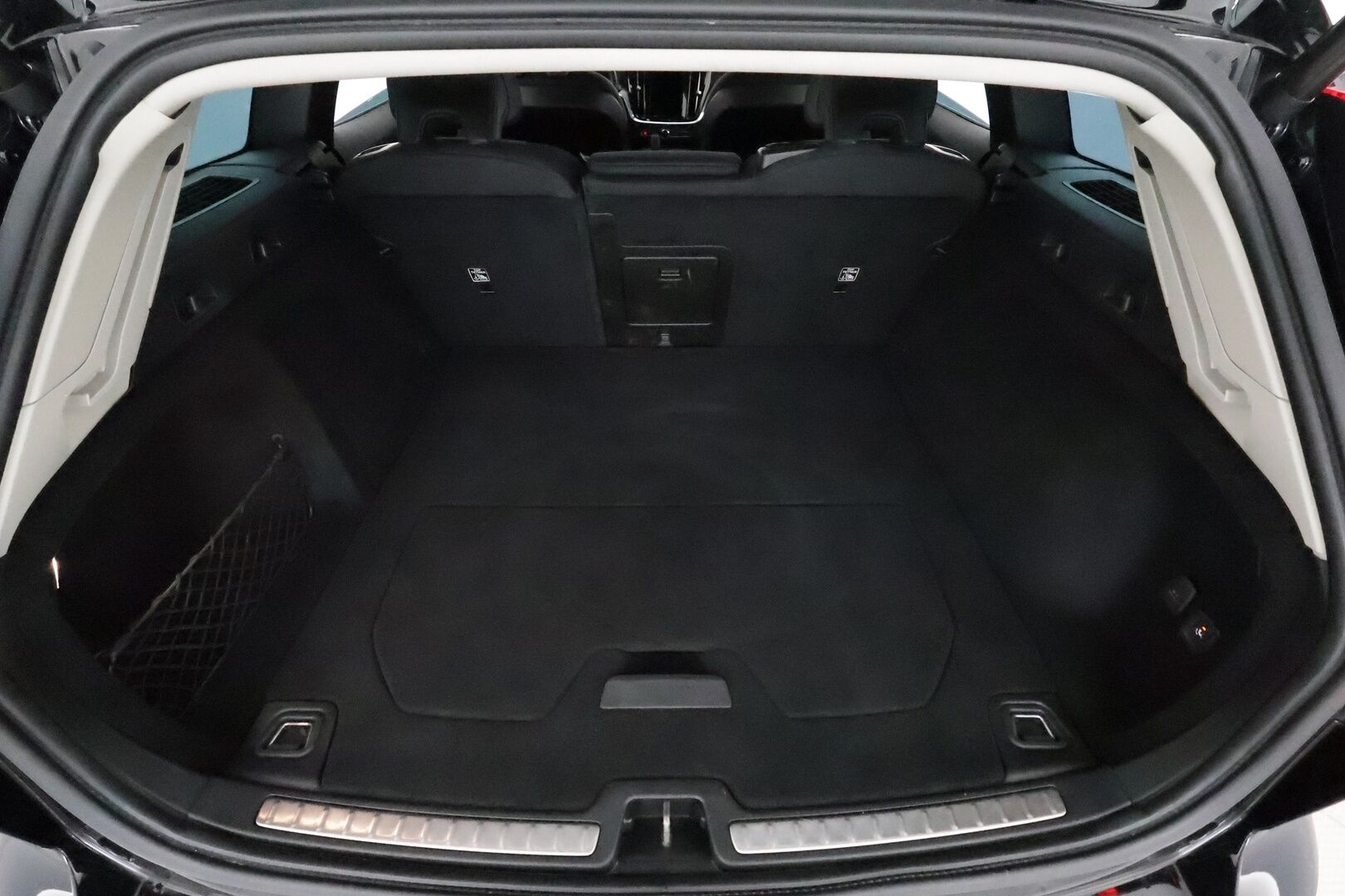 Volvo V60 2023 T6 AWD Long Range Core aut. **Adapt.vakkari / Koukku / P.kamera / Facelift / BLIS / KeylessGo** - SoH 99,1% / Kahdet renkaat aluvanteilla / Merkkihuollettu / Penkinlämmittimet takana / Navi / High Performance Audio