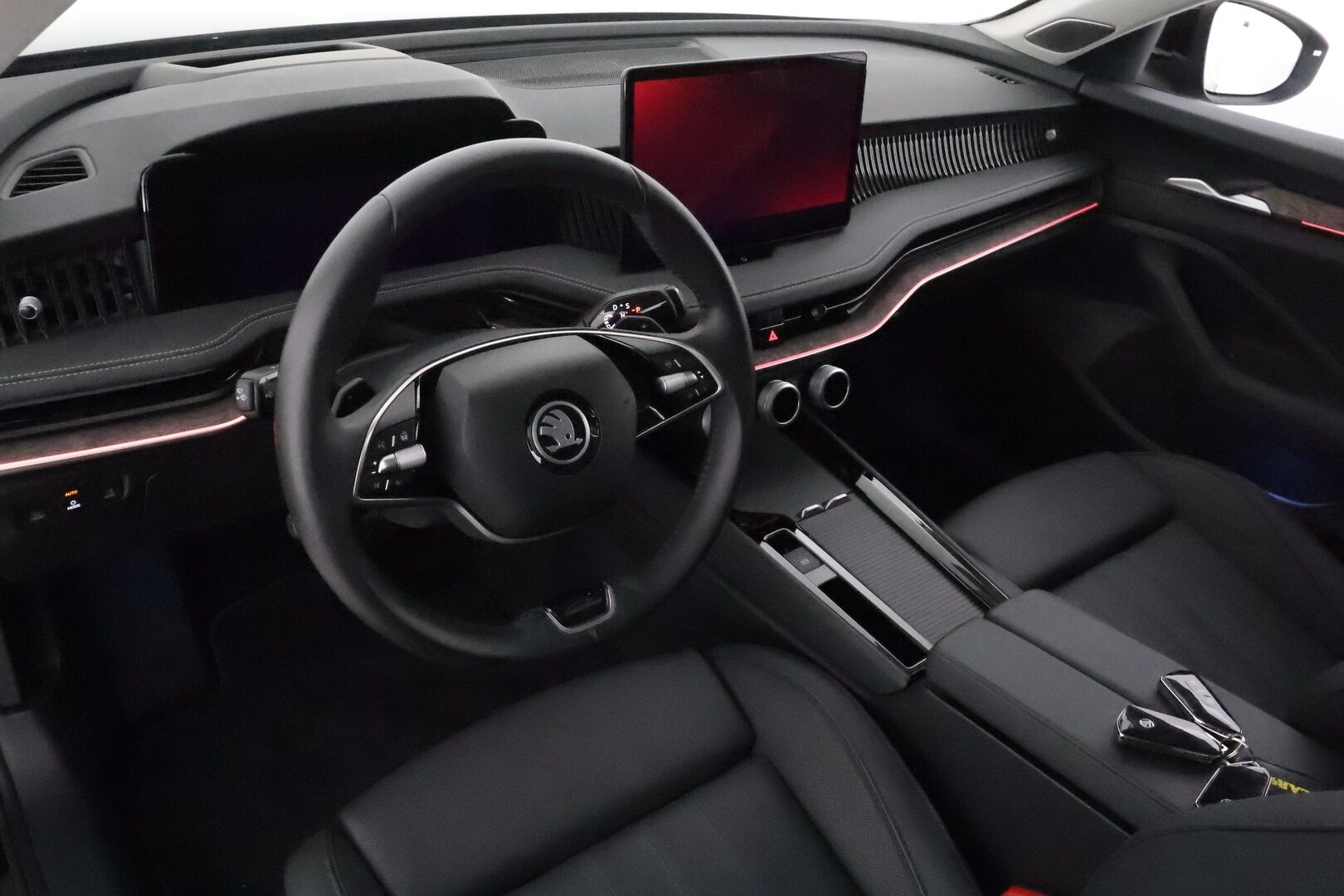 SKODA SUPERB 2024 Combi 1.5 TSI eTEC L&K DSG **Facelift / HUD / ACC / Canton / Koukku / Hierovat&Ilmastoidut Sporttinahat Muistilla** - 3,99 % KORKOTARJOUS TÄHÄN AUTOON 30.9. ASTI! - Matrix-LED / Merkkihuollettu! / Huippuvarusteet / Todella siisti!