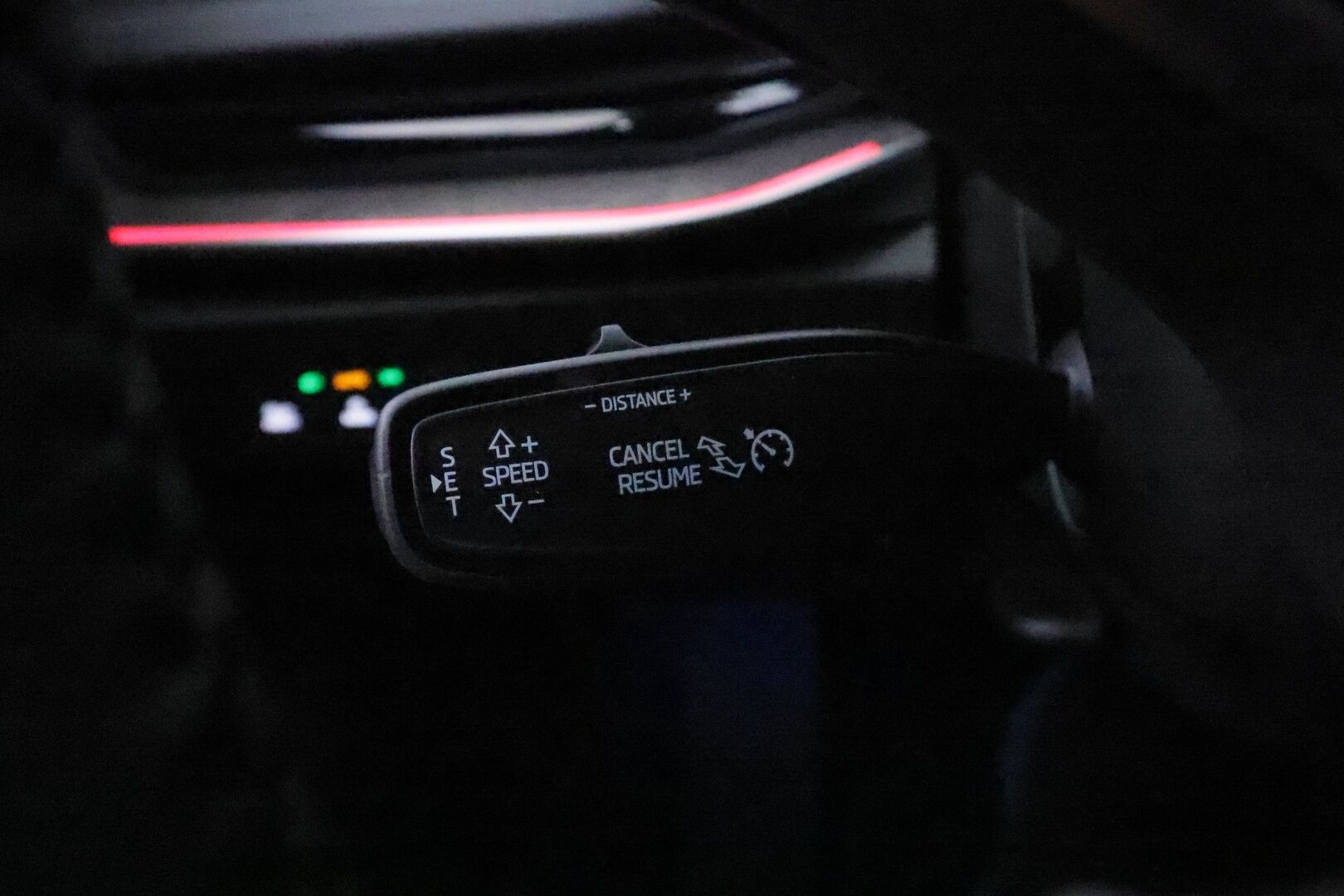 SKODA SUPERB 2024 Combi 1.5 TSI eTEC L&K DSG **Facelift / HUD / ACC / Canton / Koukku / Hierovat&Ilmastoidut Sporttinahat Muistilla** - 3,99 % KORKOTARJOUS TÄHÄN AUTOON 30.9. ASTI! - Matrix-LED / Merkkihuollettu! / Huippuvarusteet / Todella siisti!