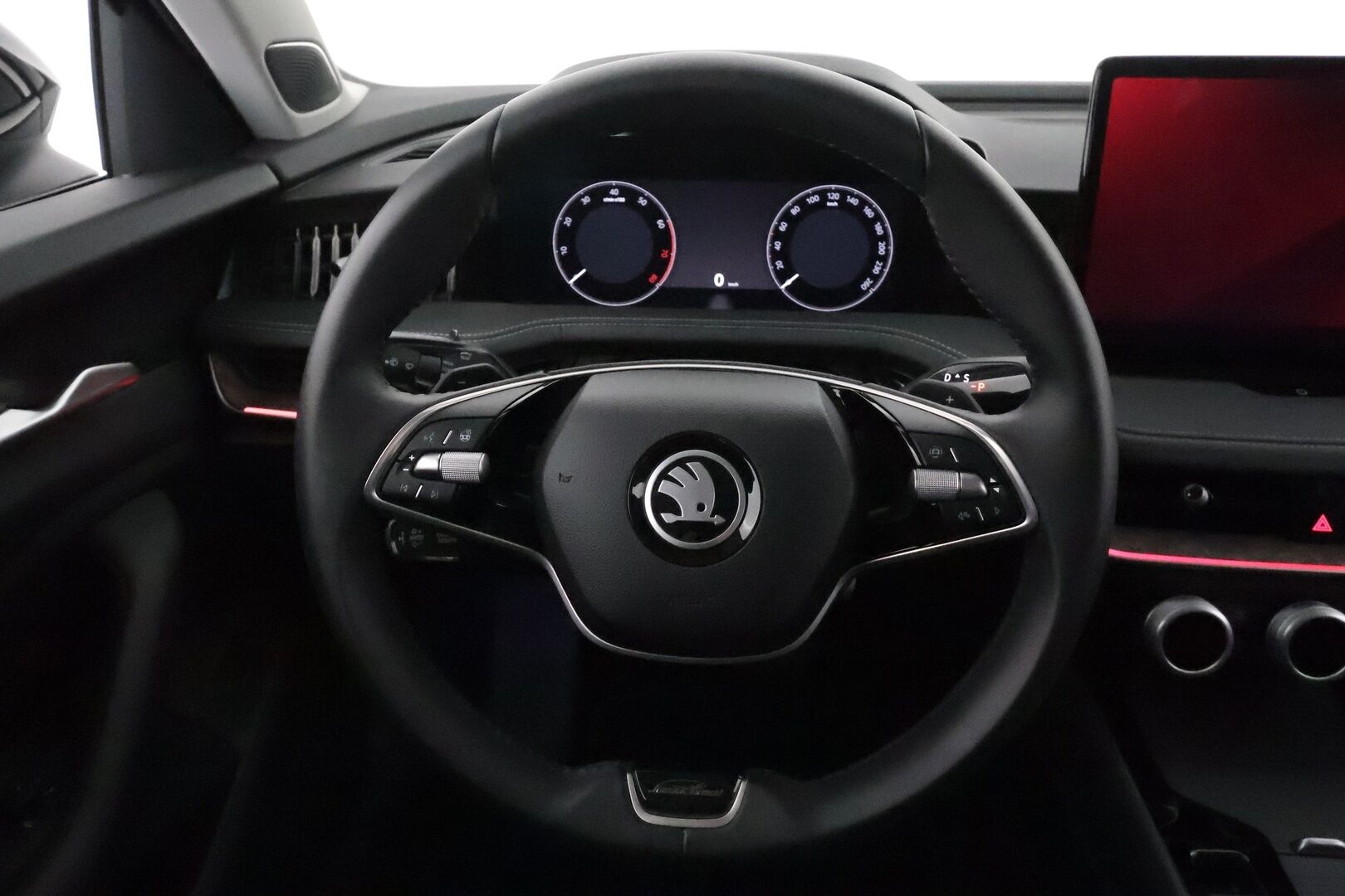 SKODA SUPERB 2024 Combi 1.5 TSI eTEC L&K DSG **Facelift / HUD / ACC / Canton / Koukku / Hierovat&Ilmastoidut Sporttinahat Muistilla** - 3,99 % KORKOTARJOUS TÄHÄN AUTOON 30.9. ASTI! - Matrix-LED / Merkkihuollettu! / Huippuvarusteet / Todella siisti!