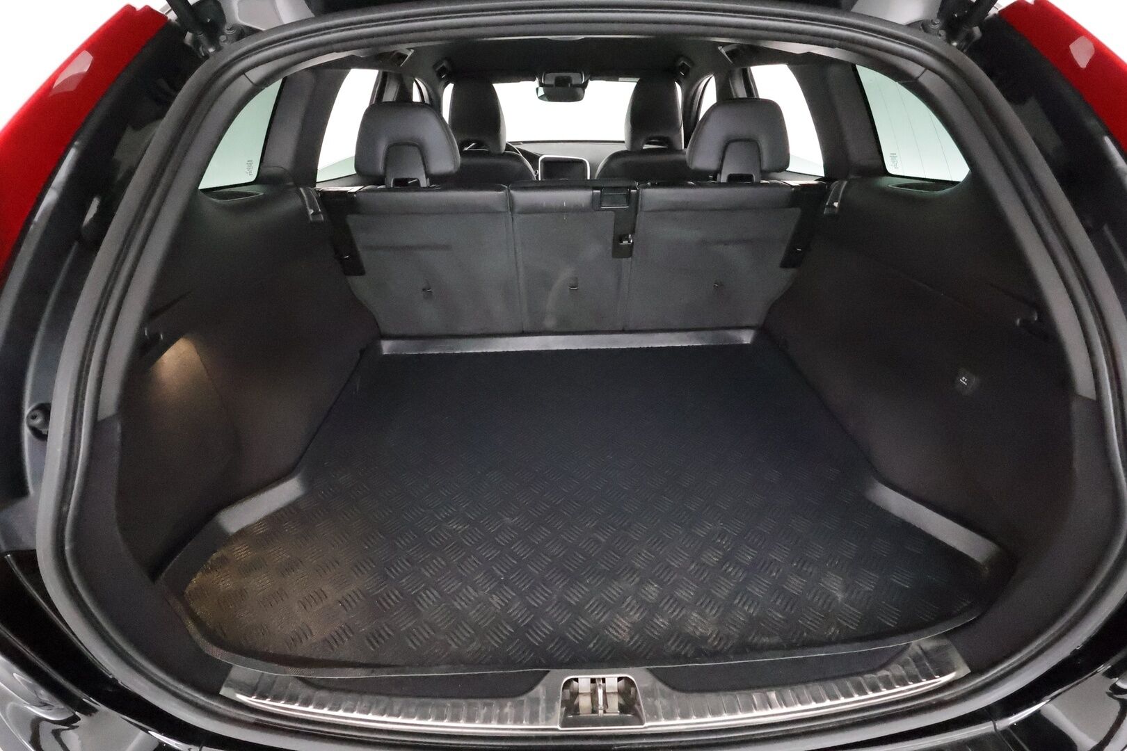 Volvo XC60 2017 D4 AWD Summum aut. *'Adapt.vakkari / BLIS / Aktiiv.Xenon / Webasto / Koukku / Navi / KeylessGo** - Kahdet renkaat aluvanteilla / Penkinlämmittimet takana / Ratinlämmitin / Mustat nahat / Muistipenkki 