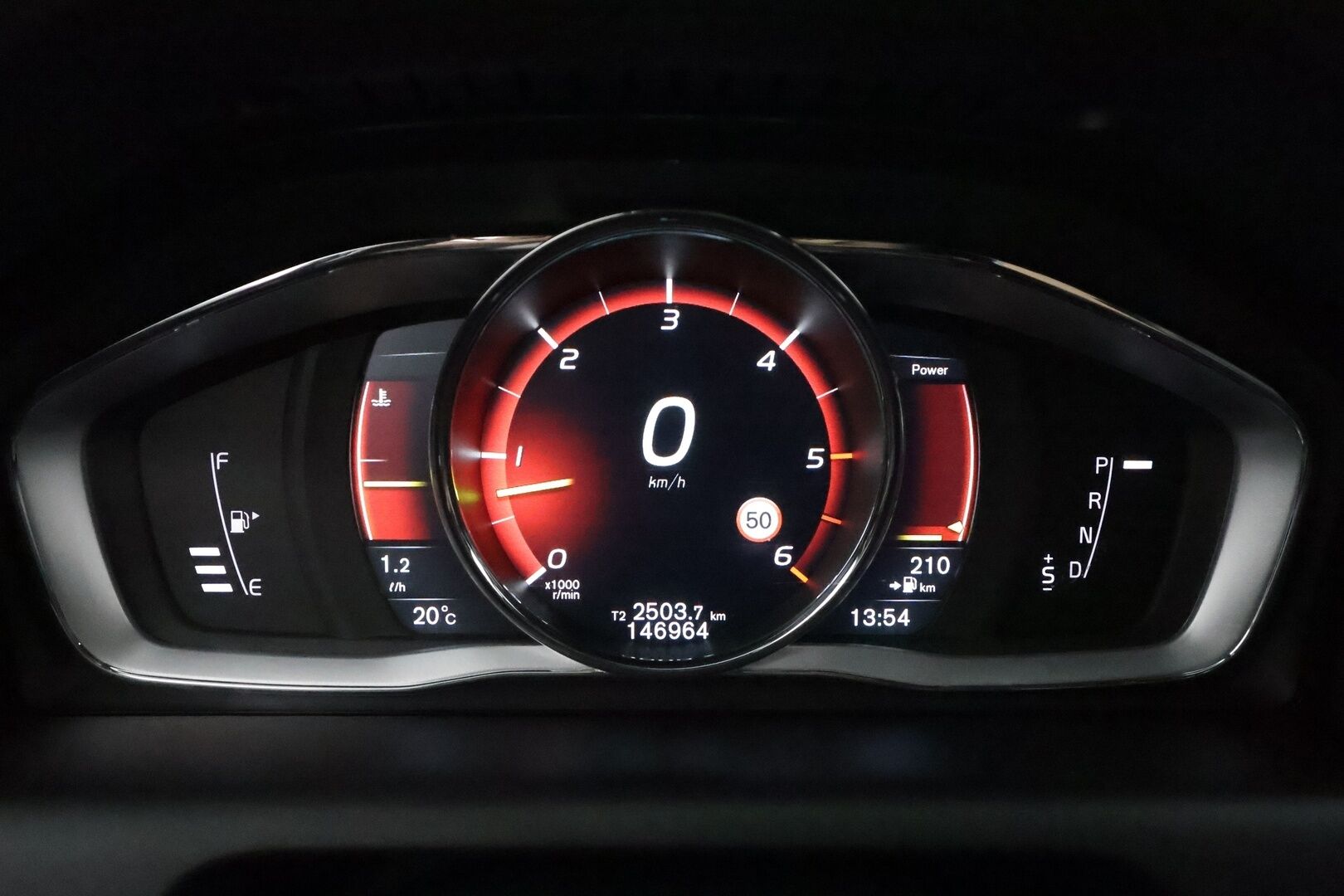 Volvo XC60 2017 D4 AWD Summum aut. *'Adapt.vakkari / BLIS / Aktiiv.Xenon / Webasto / Koukku / Navi / KeylessGo** - Kahdet renkaat aluvanteilla / Penkinlämmittimet takana / Ratinlämmitin / Mustat nahat / Muistipenkki 