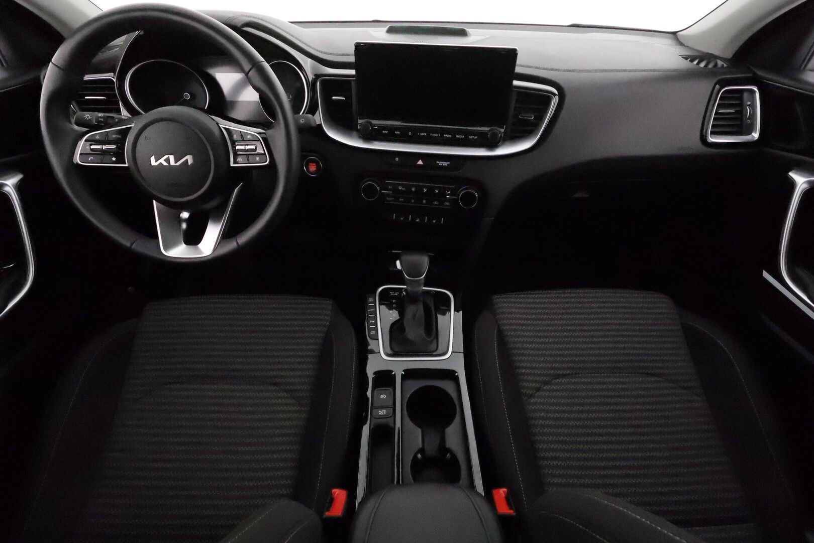KIA CEED 2024 1,6 GDI Plug-In Hybrid Business Premium SW DCT  **Adapt.vakkari / P.kamera / LED / Navi / KeylessGo / Apple&Android** - Kahdet renkaat aluvanteilla / Merkkihuollettu / Ratinlämmitin