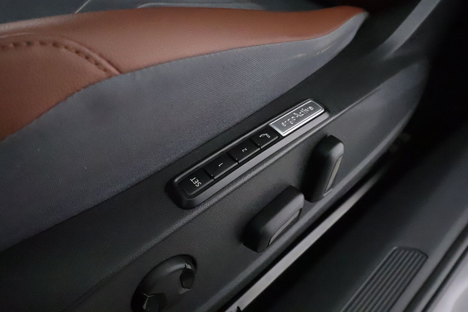VOLKSWAGEN ID.4 2021 Pro Performance 1ST MAX **Lämpöpumppu / ACC / Matrix / Lasikatto / Koukku / 360° / Hierovat Sportpenkit Muistilla** - Akku kuntotarkastettu **HUIPPU KAMOILLA**