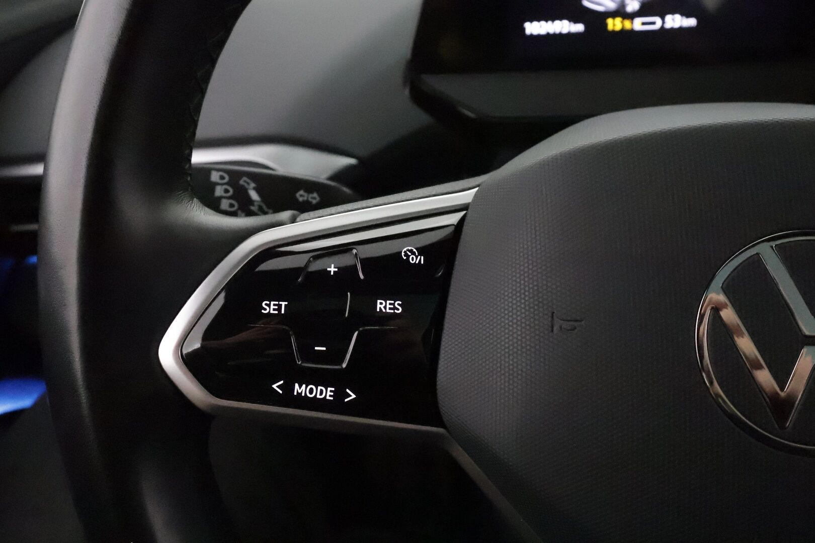 VOLKSWAGEN ID.4 2021 Pro Performance 1ST MAX **Lämpöpumppu / ACC / Matrix / Lasikatto / Koukku / 360° / Hierovat Sportpenkit Muistilla** - Akku kuntotarkastettu **HUIPPU KAMOILLA**