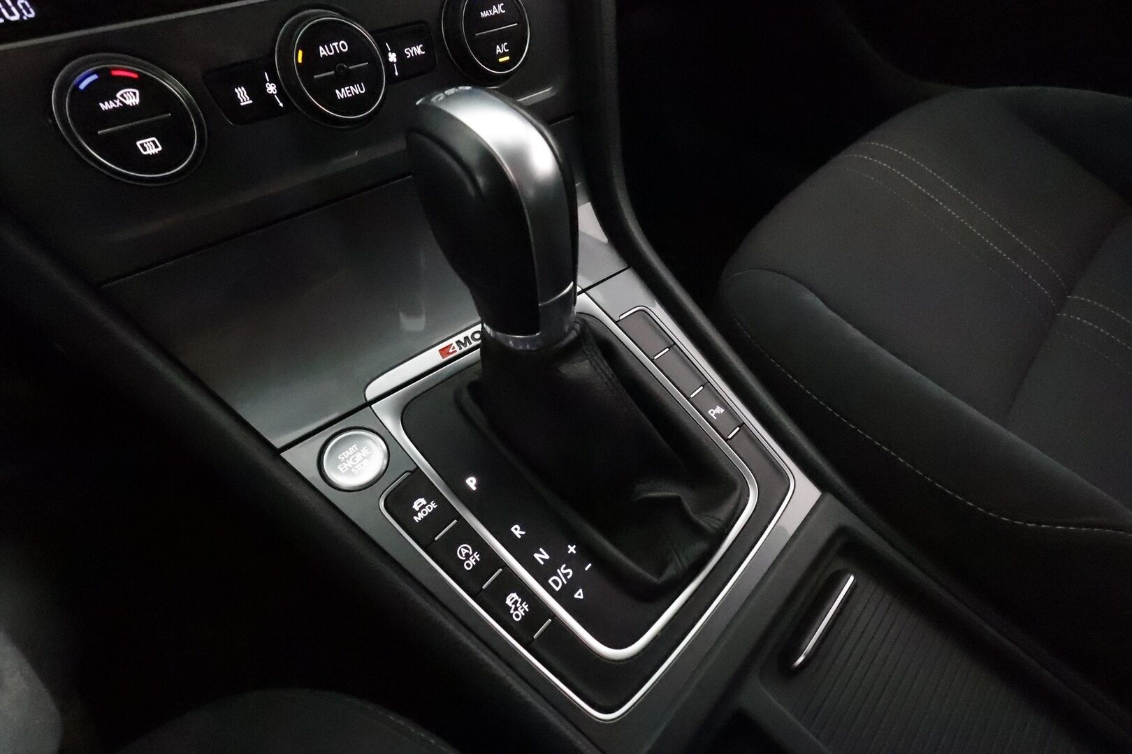 VOLKSWAGEN GOLF 2016 Variant Alltrack 1,8 TSI 132 kW 4MOTION DSG **ACC / Koukku / Navi / KeylessGo / Webasto / P.tutkat** - Kahdet renkaat aluvanteilla