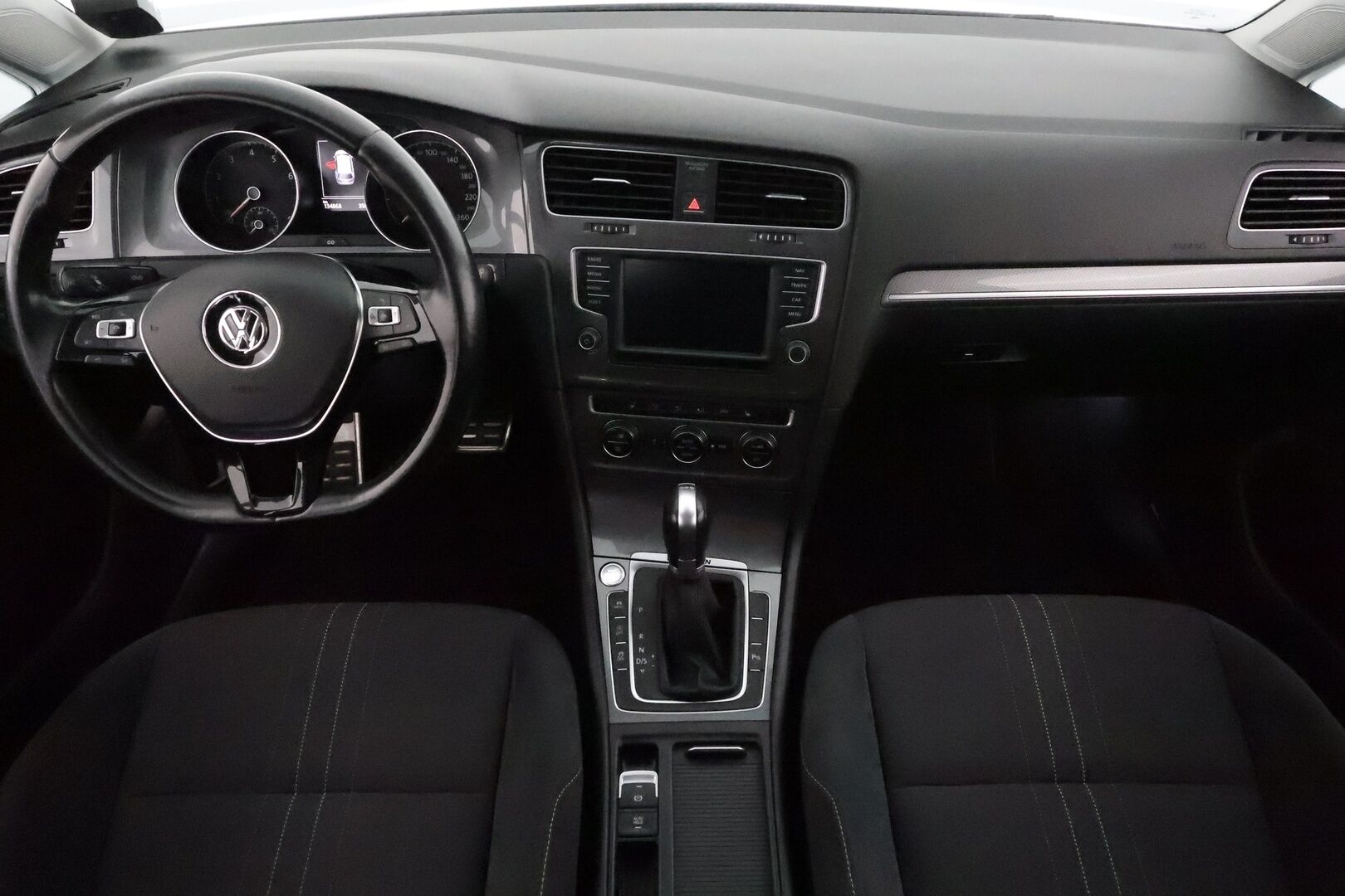 VOLKSWAGEN GOLF 2016 Variant Alltrack 1,8 TSI 132 kW 4MOTION DSG **ACC / Koukku / Navi / KeylessGo / Webasto / P.tutkat** - Kahdet renkaat aluvanteilla