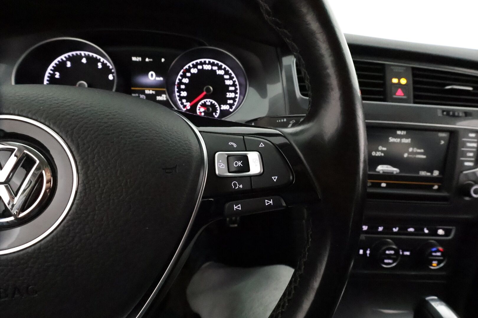 VOLKSWAGEN GOLF 2016 Variant Alltrack 1,8 TSI 132 kW (180 hv) 4MOTION DSG-automaatti Winter Edition * Webasto / Adapt.Vakkari / Koukku / Navi - KeylessGo / Kangas-Alcantara / Xenon / Juuri tullut Tampereelle!