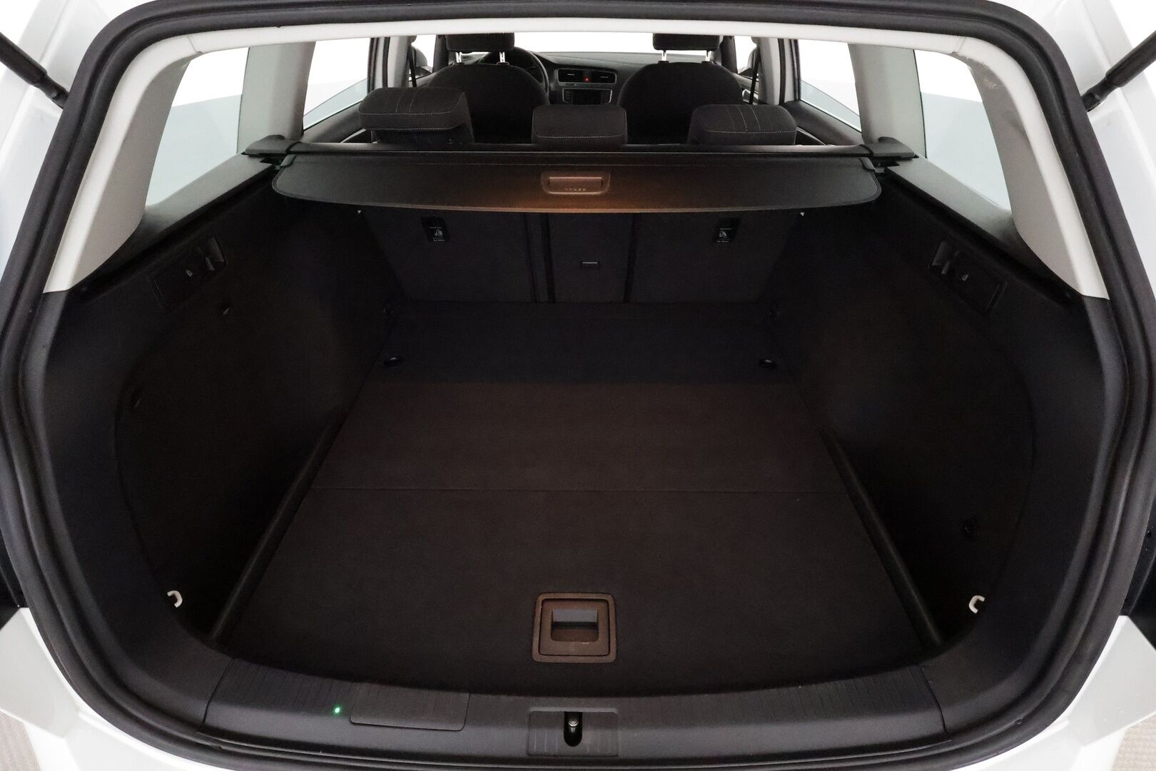 VOLKSWAGEN GOLF 2016 Variant Alltrack 1,8 TSI 132 kW 4MOTION DSG **ACC / Koukku / Navi / KeylessGo / Webasto / P.tutkat** - Kahdet renkaat aluvanteilla