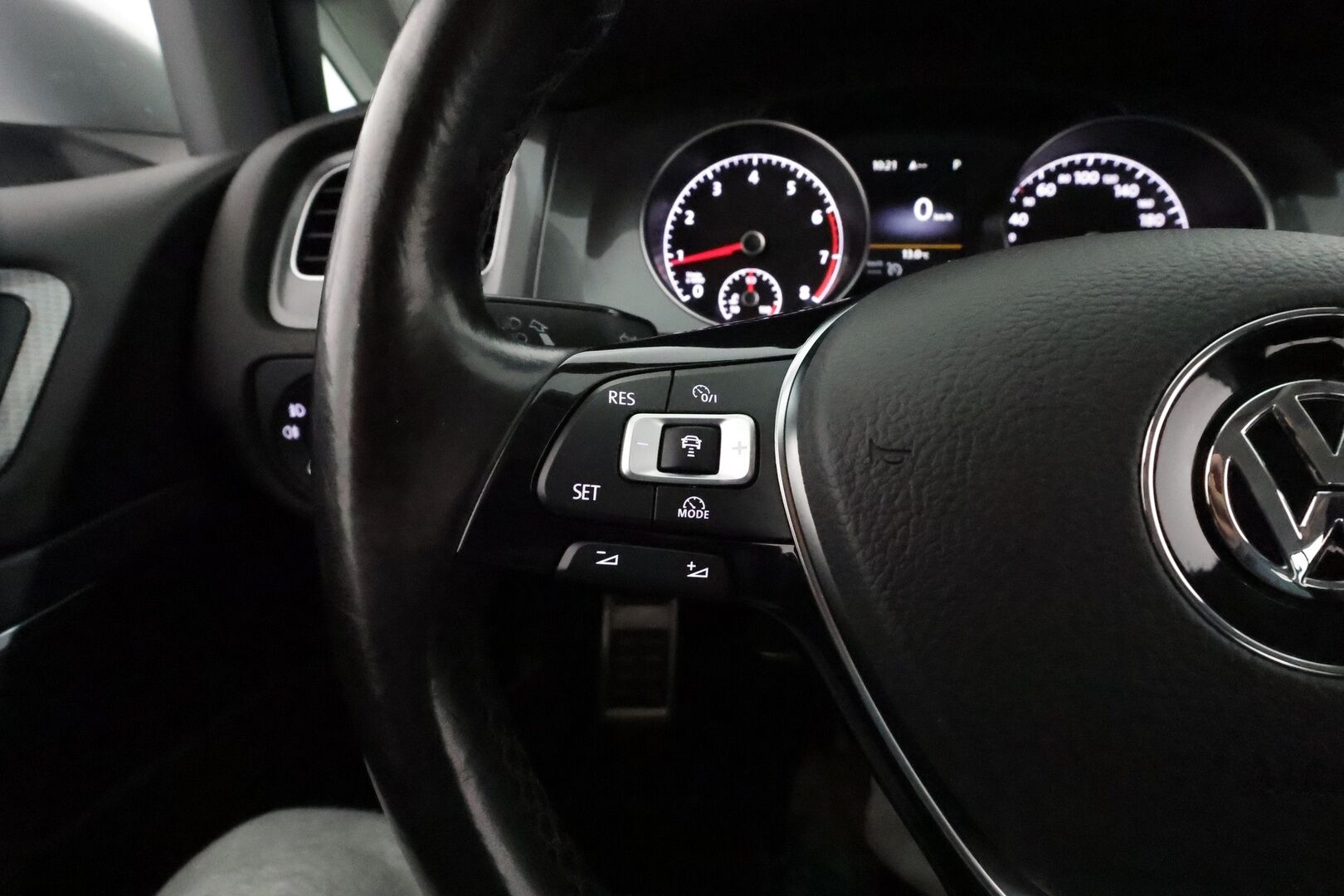 VOLKSWAGEN GOLF 2016 Variant Alltrack 1,8 TSI 132 kW 4MOTION DSG **ACC / Koukku / Navi / KeylessGo / Webasto / P.tutkat** - Kahdet renkaat aluvanteilla