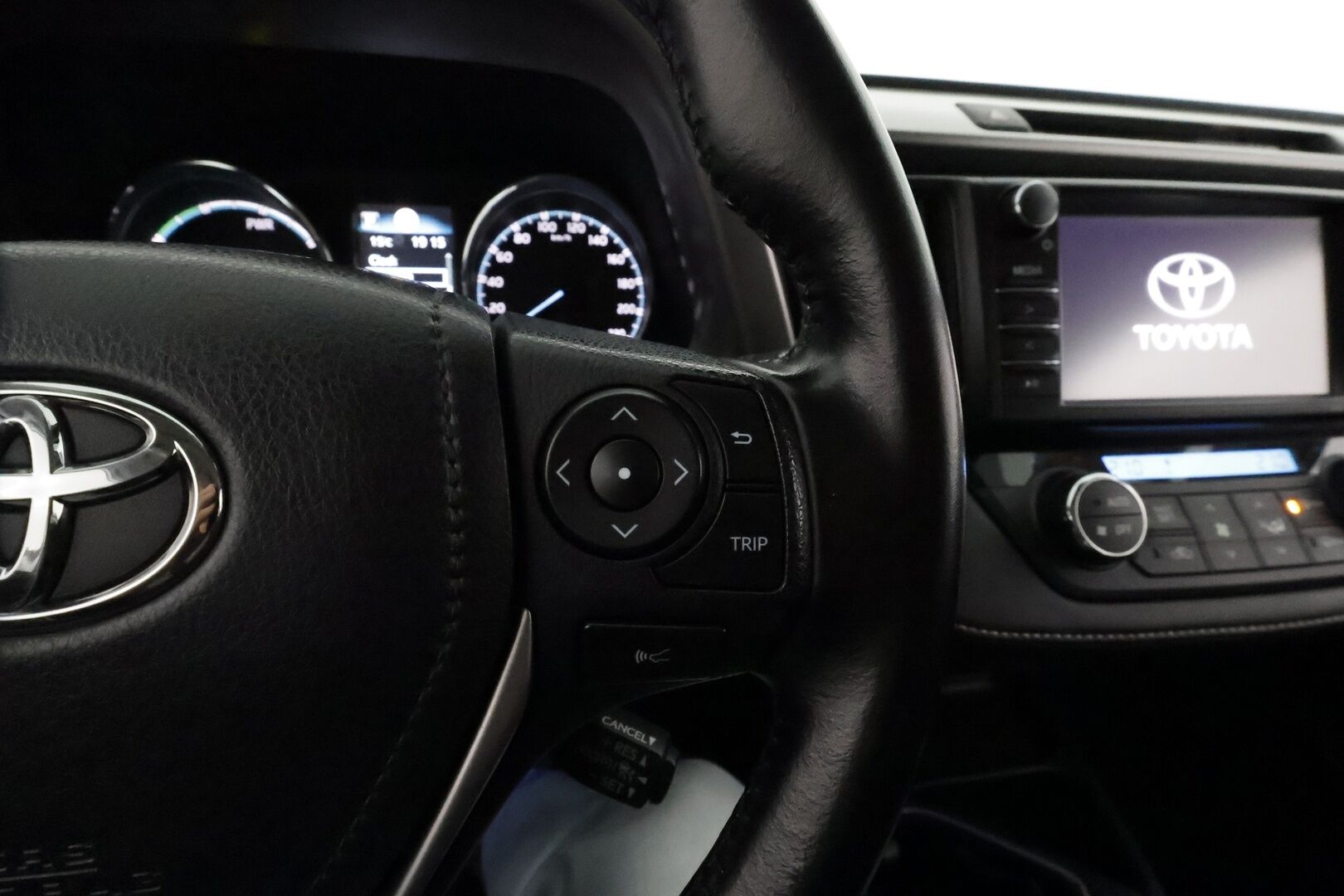 TOYOTA RAV4 2016 2,5 Hybrid AWD Active * Adapt.Vakkari / Peruutuskamera / Sähköluukku / Navi / Juuri tullut Tampereelle! - Kahdet Renkaat / Merkkihuollettu!