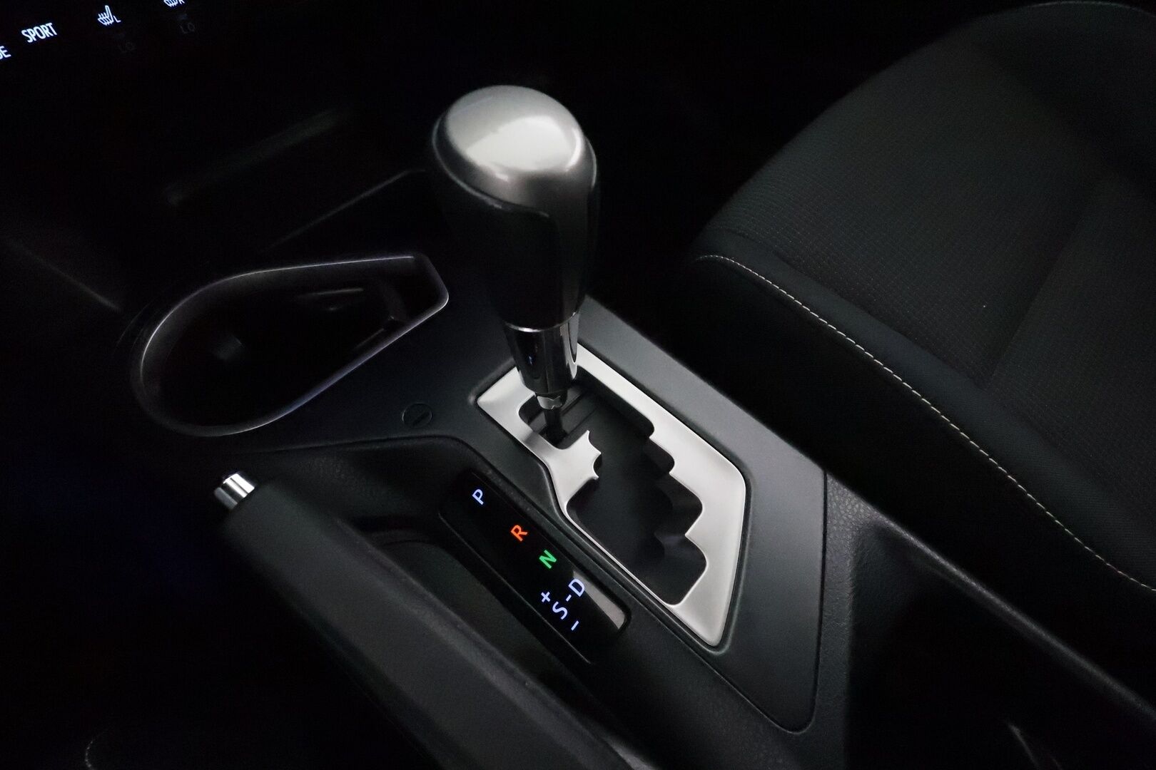 TOYOTA RAV4 2016 2,5 Hybrid AWD Active * Adapt.Vakkari / Peruutuskamera / Sähköluukku / Navi / Juuri tullut Tampereelle! - Kahdet Renkaat / Merkkihuollettu!