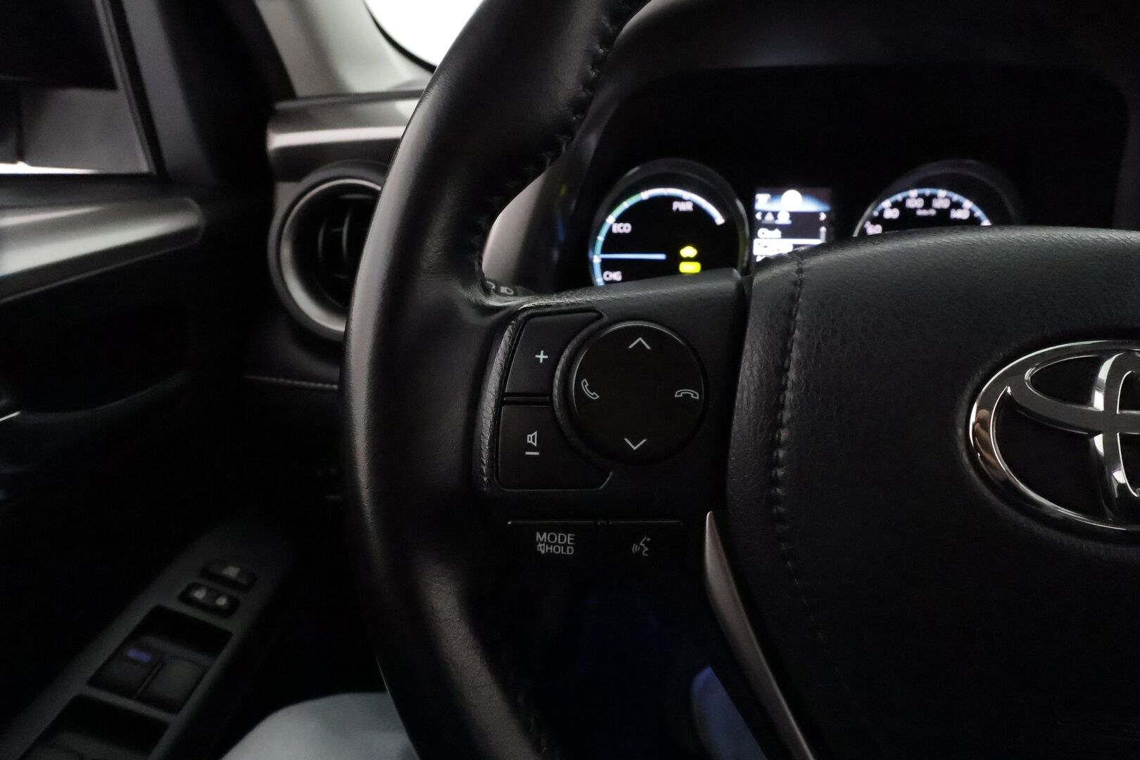 TOYOTA RAV4 2016 2,5 Hybrid AWD Active * Adapt.Vakkari / Peruutuskamera / Sähköluukku / Navi / Juuri tullut Tampereelle! - Kahdet Renkaat / Merkkihuollettu!