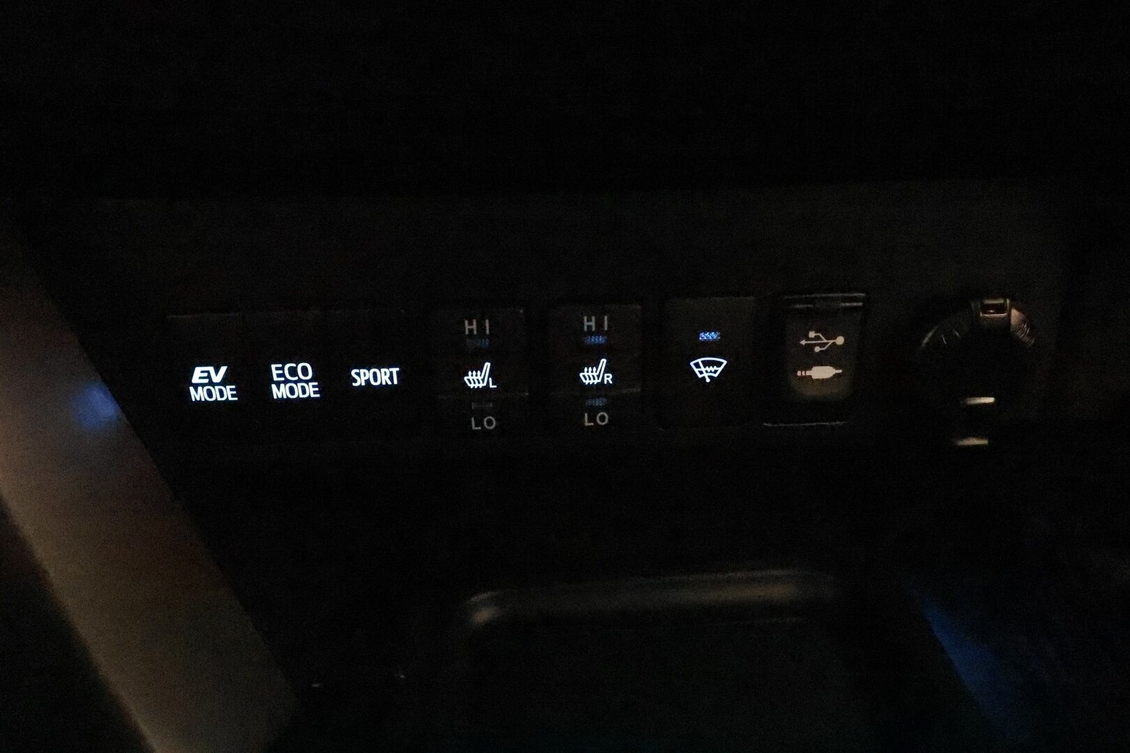 TOYOTA RAV4 2016 2,5 Hybrid AWD Active * Adapt.Vakkari / Peruutuskamera / Sähköluukku / Navi / Juuri tullut Tampereelle! - Kahdet Renkaat / Merkkihuollettu!