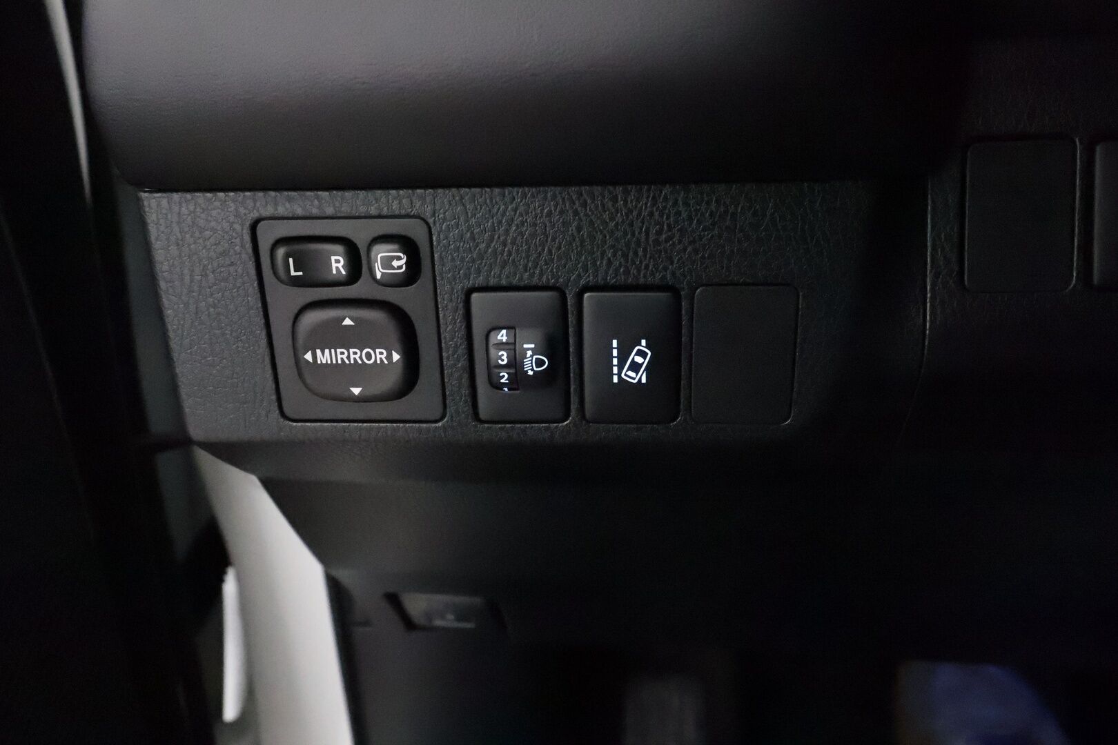 TOYOTA RAV4 2016 2,5 Hybrid AWD Active * Adapt.Vakkari / Peruutuskamera / Sähköluukku / Navi / Juuri tullut Tampereelle! - Kahdet Renkaat / Merkkihuollettu!