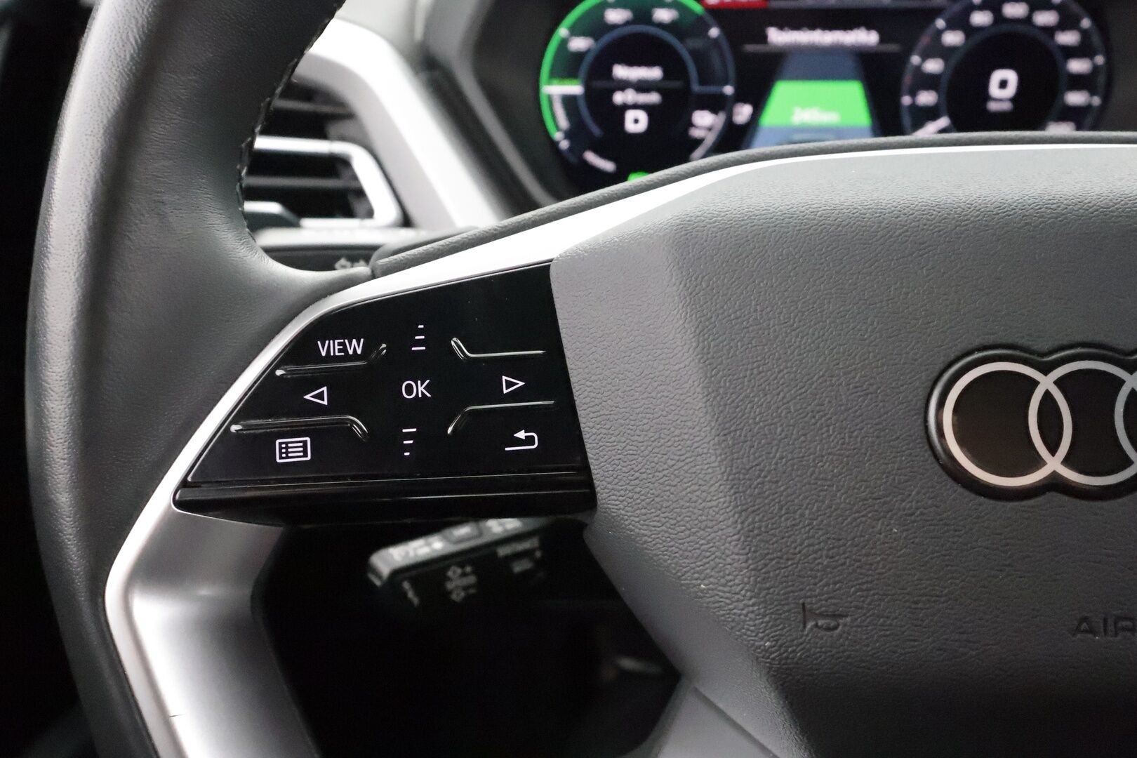 AUDI Q4 E-TRON 2023 50 Quattro Proline * ILP / ACC / Koukku / Matrix-LED / 360-Kamera  / Sporttipenkit * - Kahdet Renkaat