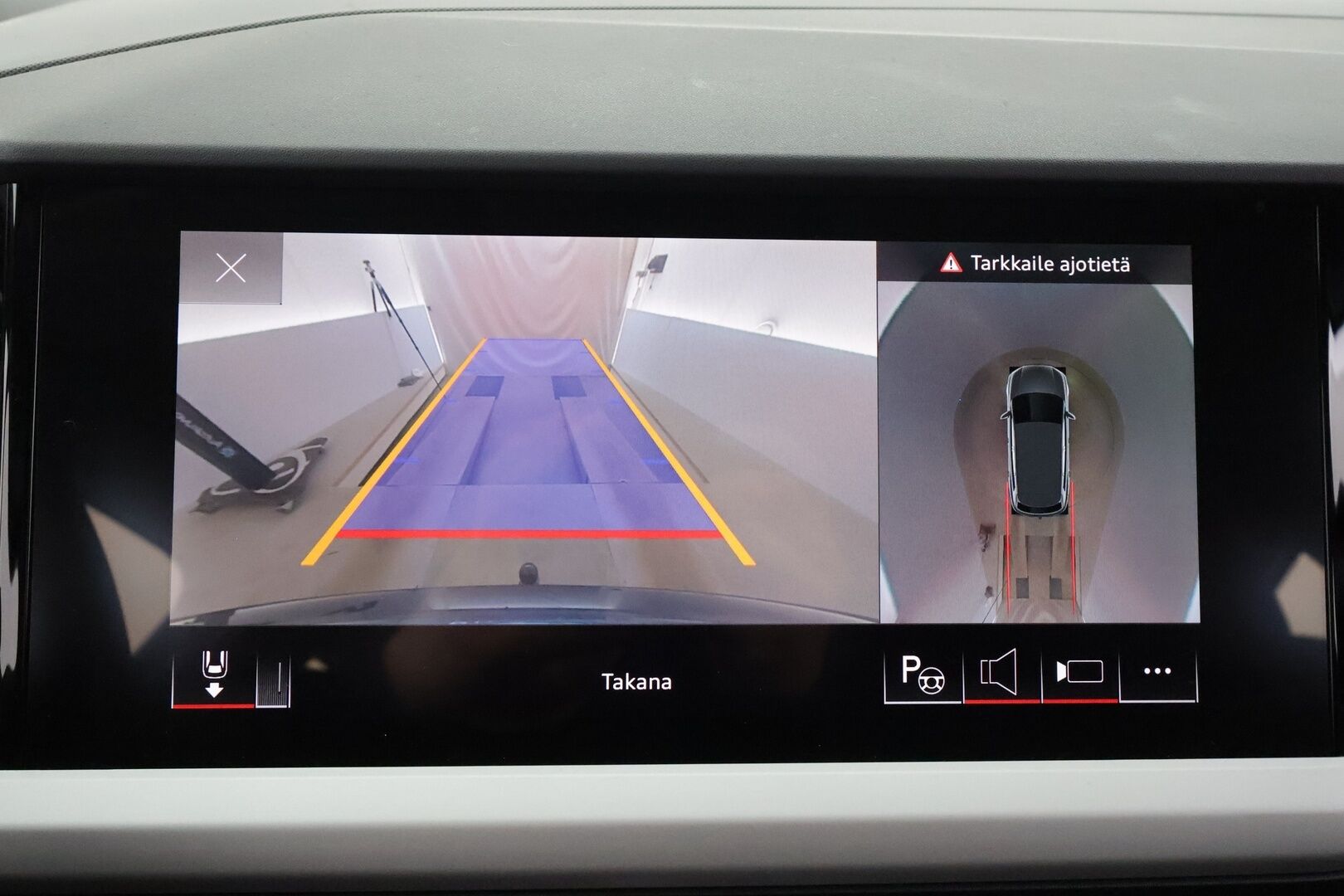 AUDI Q4 E-TRON 2023 50 Quattro Proline * ILP / ACC / Koukku / Matrix-LED / 360-Kamera  / Sporttipenkit * - Kahdet Renkaat