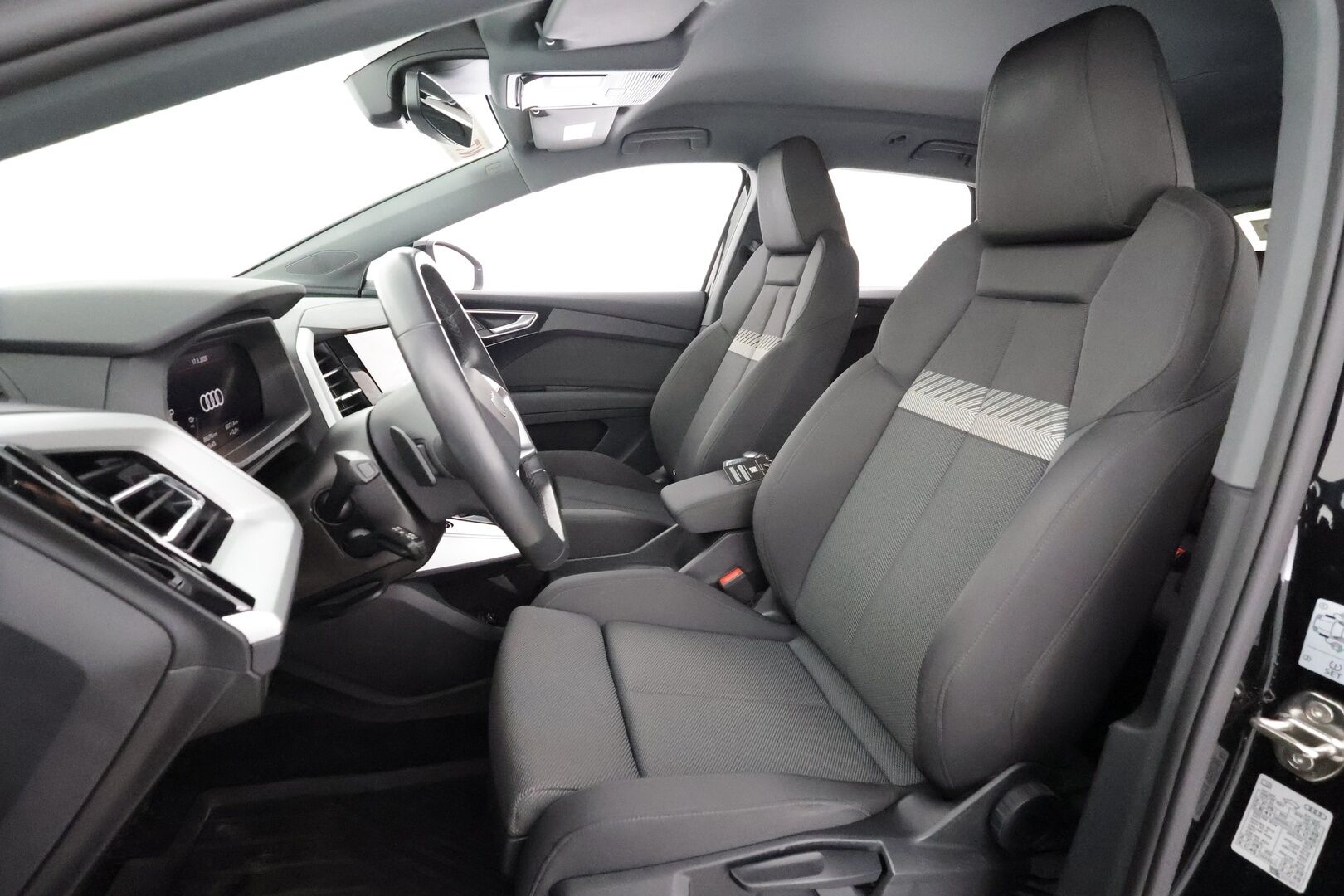 AUDI Q4 E-TRON 2023 50 Quattro Proline * ILP / ACC / Koukku / Matrix-LED / 360-Kamera  / Sporttipenkit * - Kahdet Renkaat