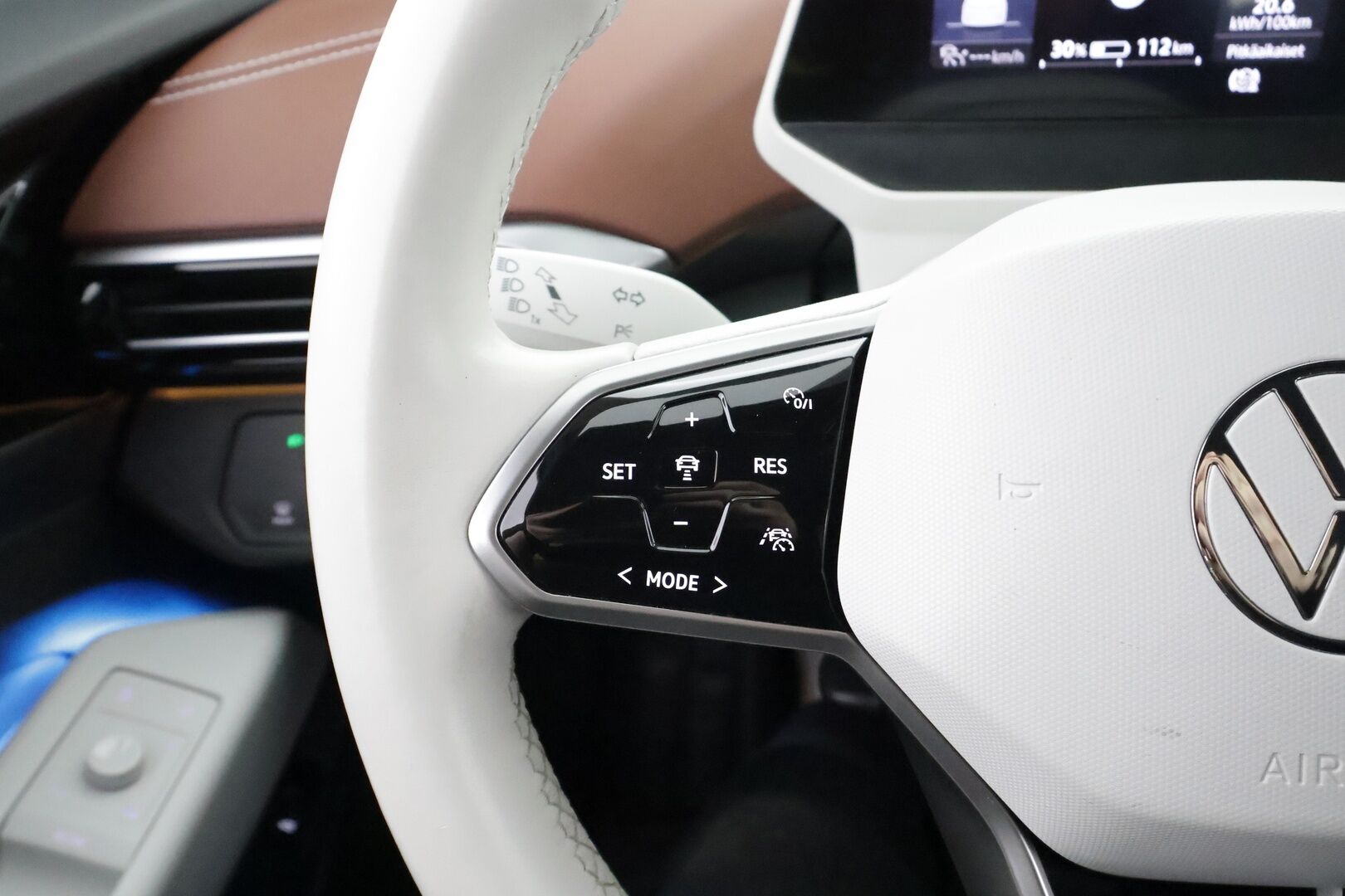 VOLKSWAGEN ID.5 2023 150kW 82kWh Pro Performance * ILP / ACC / Koukku / Ergoactive Hierovat Muistipenkit / 360-Kamera / LED* - Merkkihuollettu / Akku kuntotarkastettu SoH 94,3% /  Kahdet Renkaat