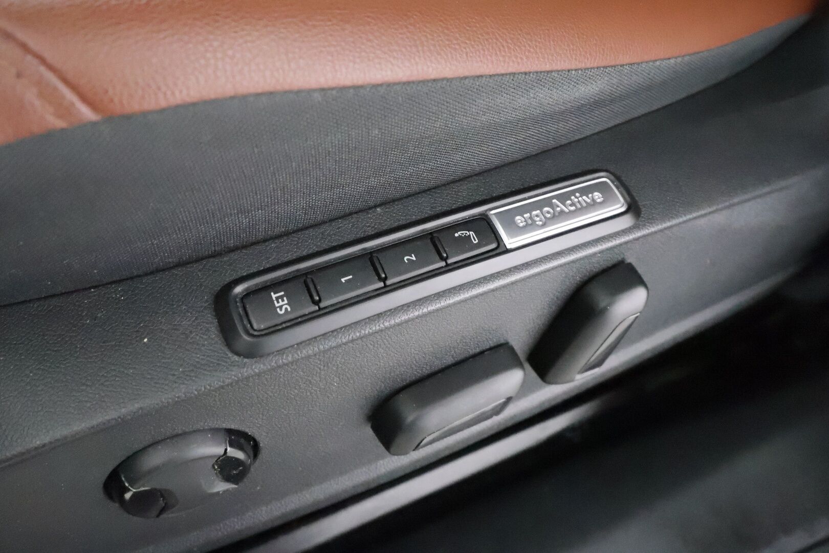 VOLKSWAGEN ID.5 2023 150kW 82kWh Pro Performance * ILP / ACC / Koukku / Ergoactive Hierovat Muistipenkit / 360-Kamera / LED* - Merkkihuollettu / Akku kuntotarkastettu SoH 94,3% /  Kahdet Renkaat